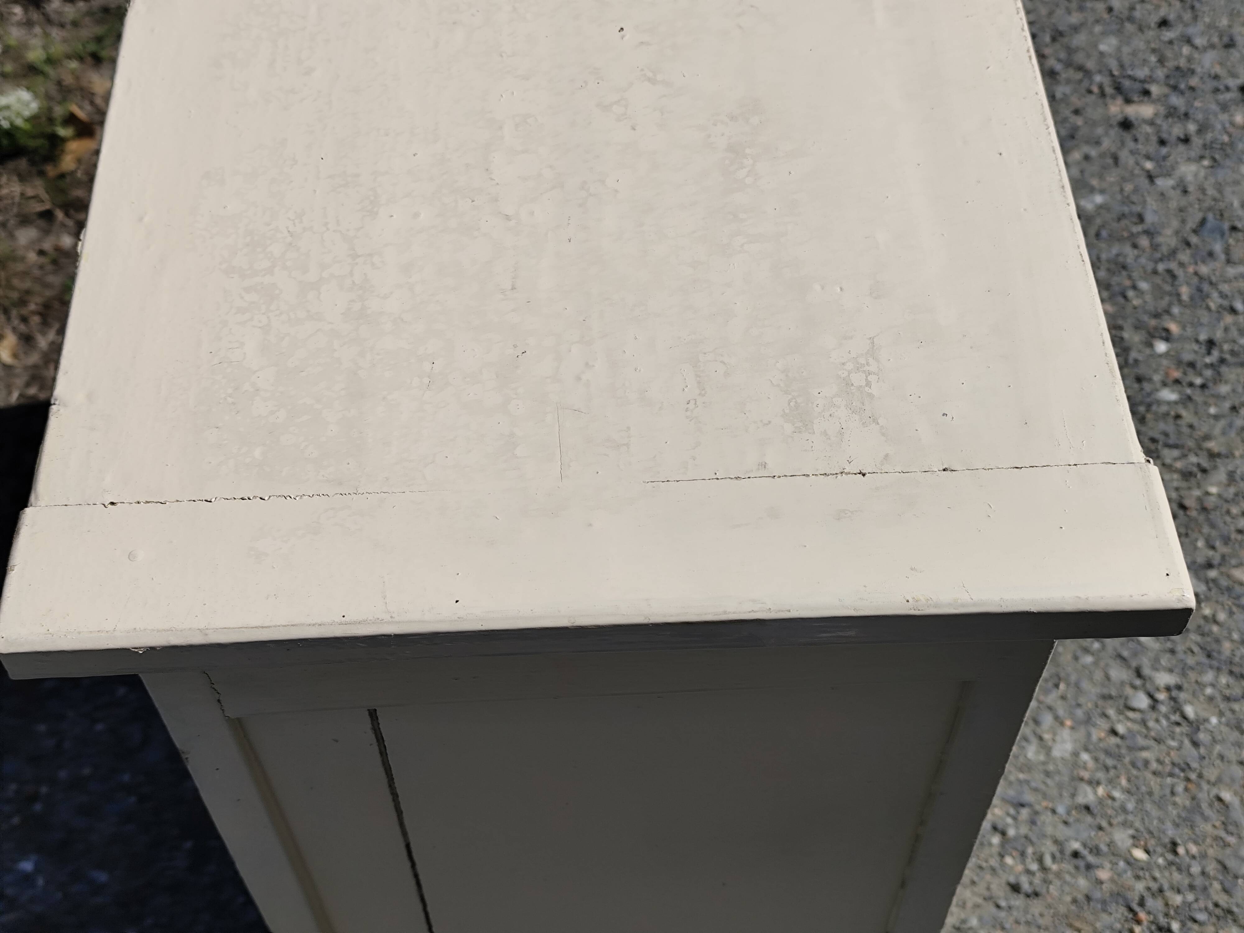 Small Parisian sideboard with one drawer and two doors, white lacquered