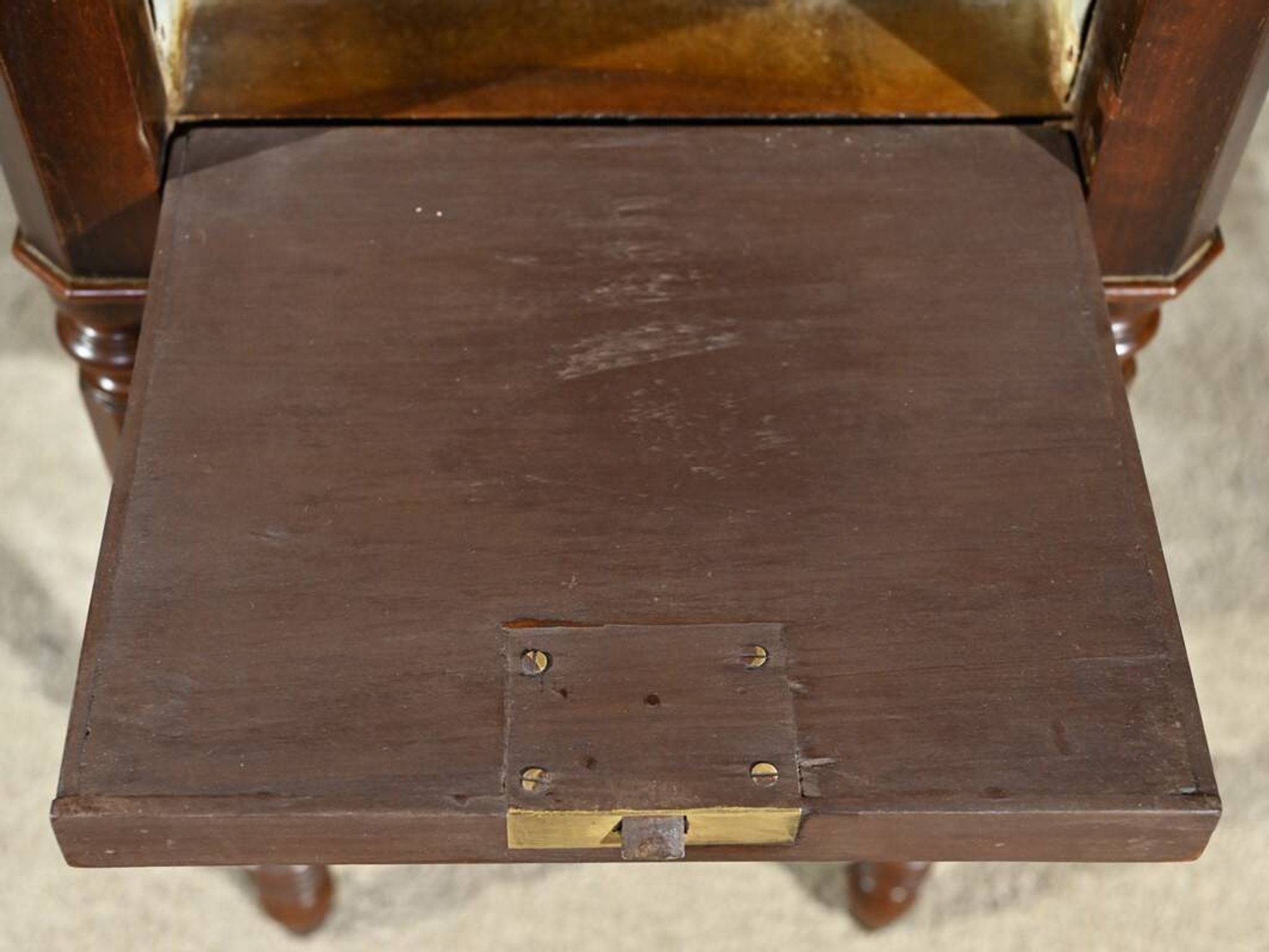 Petite table à volets en acajou, maison lemarchand, a. lemoine – milieu xixe