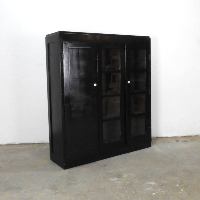 Zwarte brocante kast