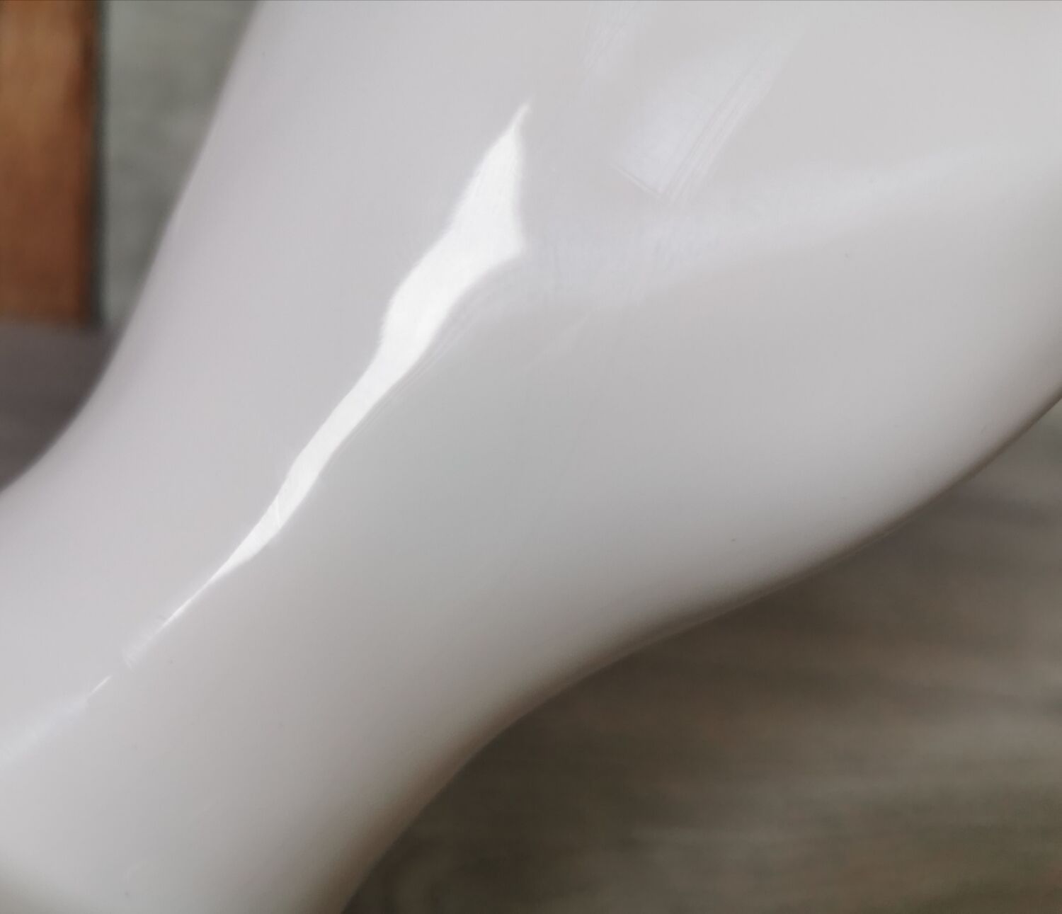 White ceramic hand wall lamp