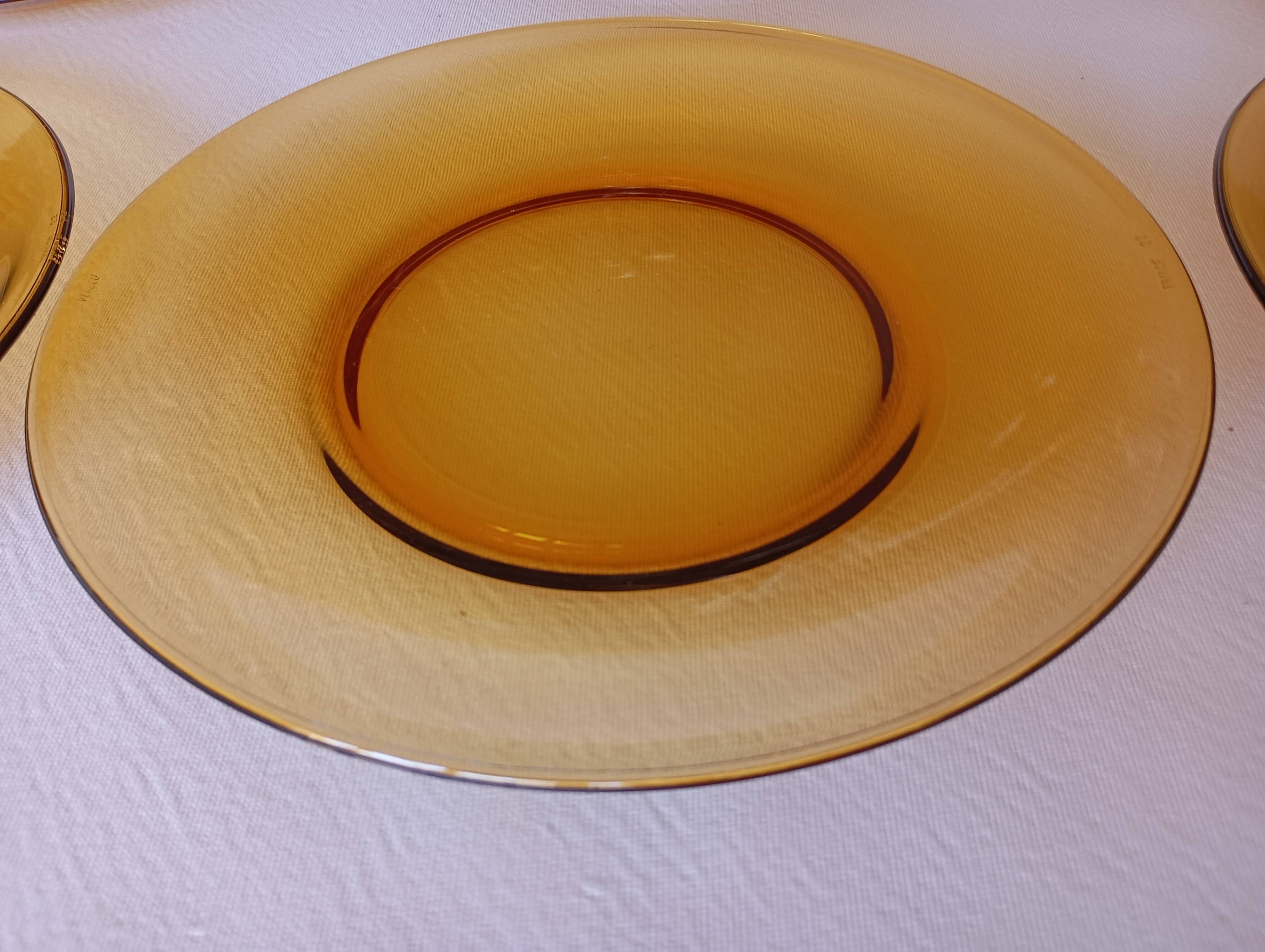 12 assiettes plates Vereco ambre
