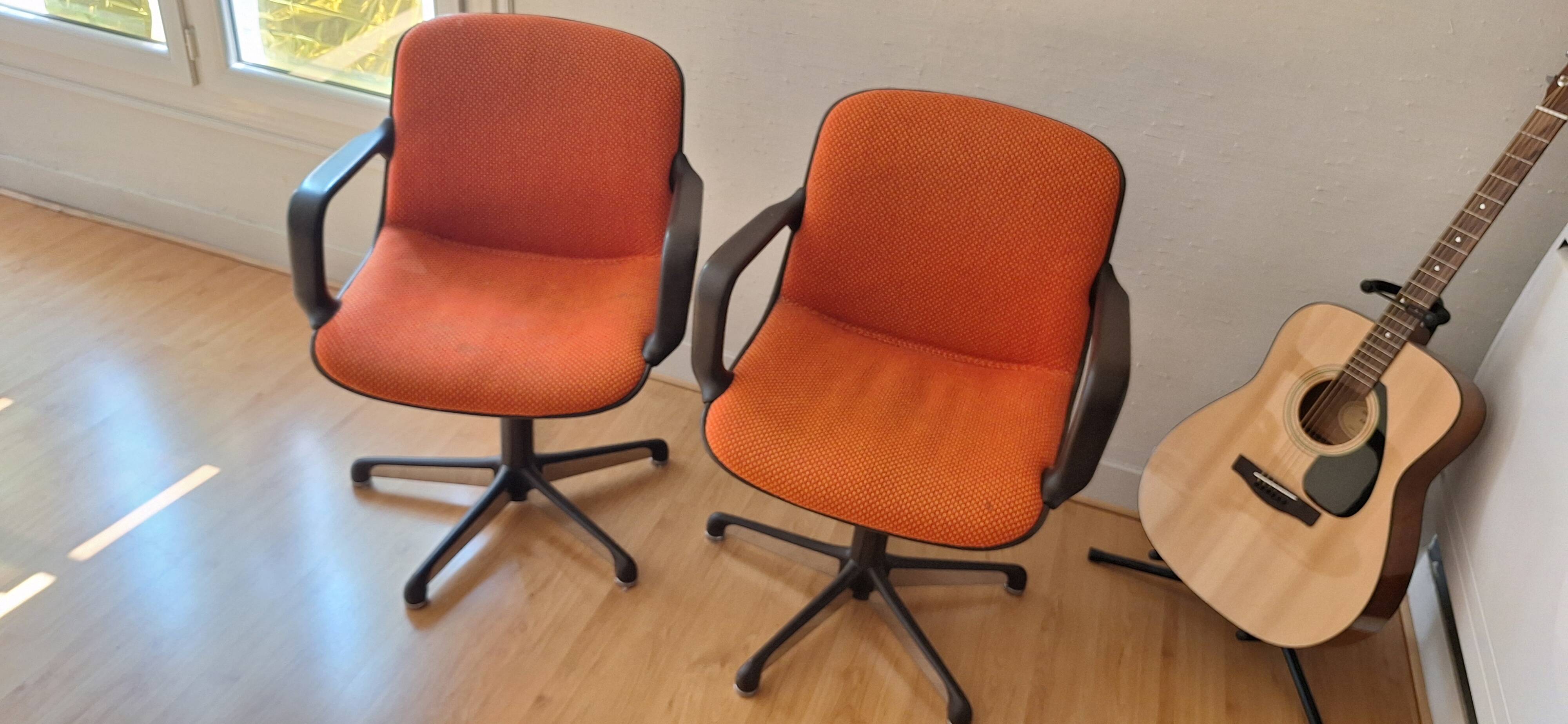 Pollock office chairs manufactured by Comforto