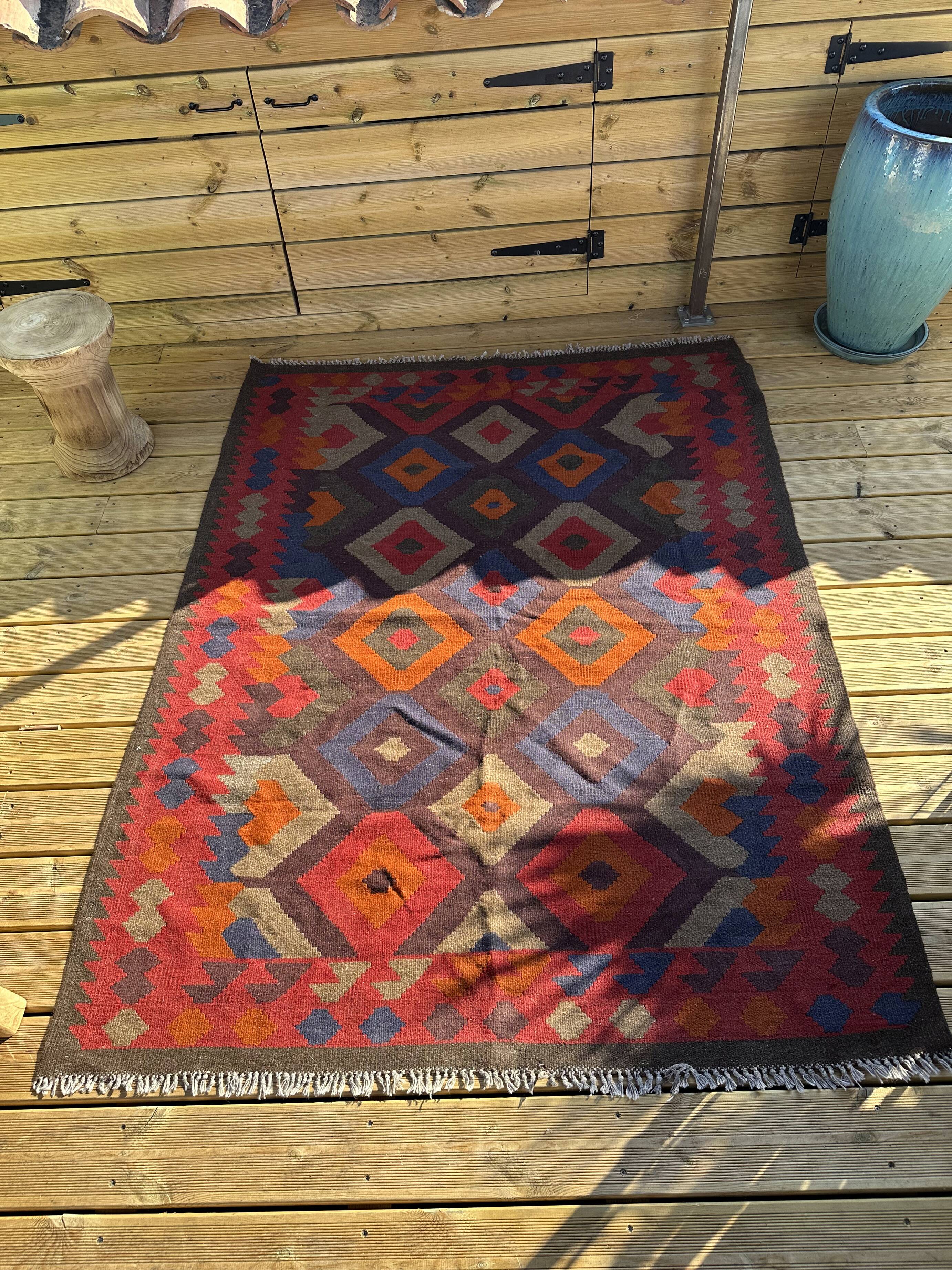 Multicoloured artisanal kilim rug 200x156cm. Turkey, 1970s.