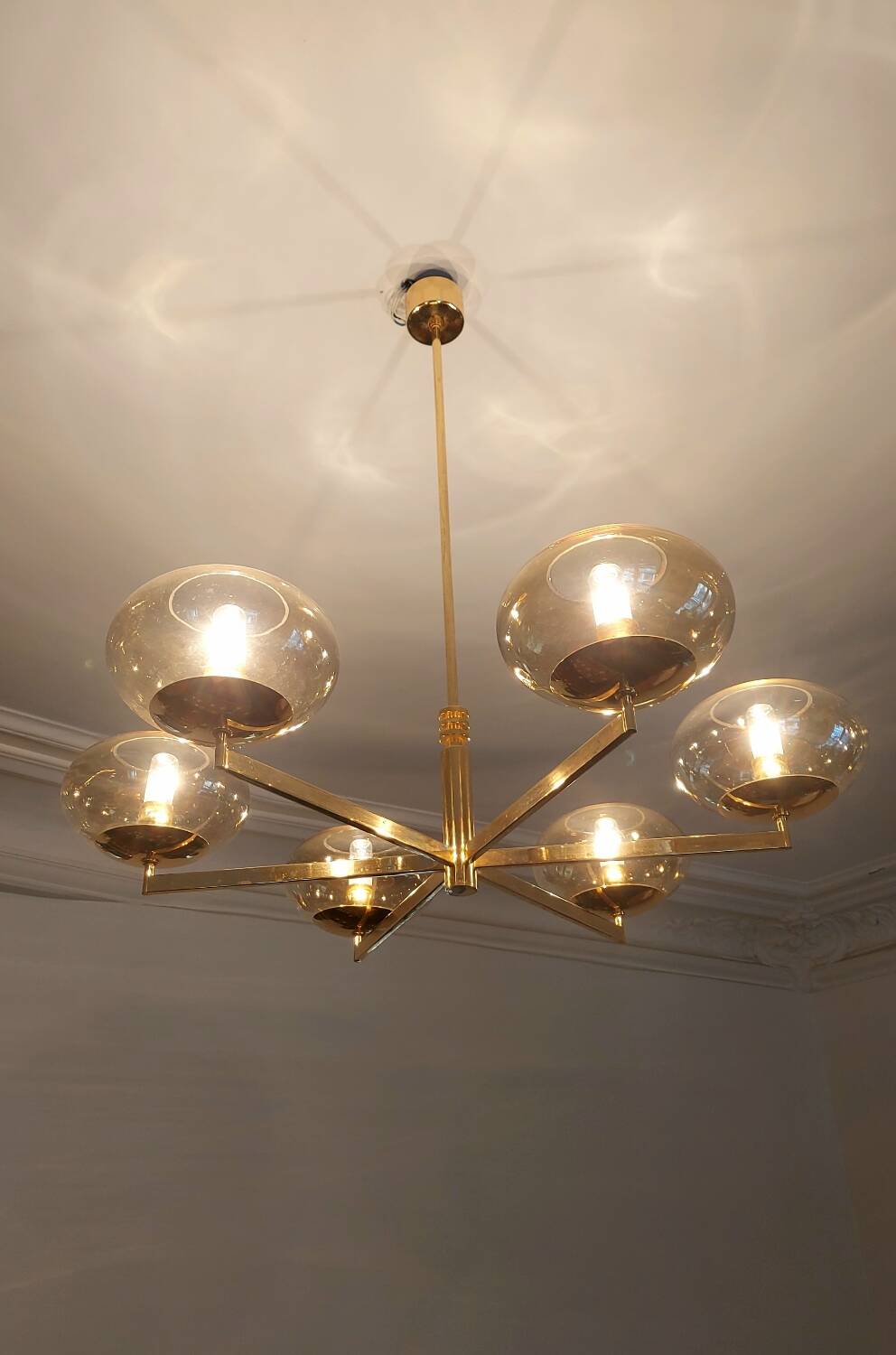 6-light chandelier by Italian designer Gaetano Sciolari gilded with fine gold and iridescent and light amber glass - 1970s - Vintage