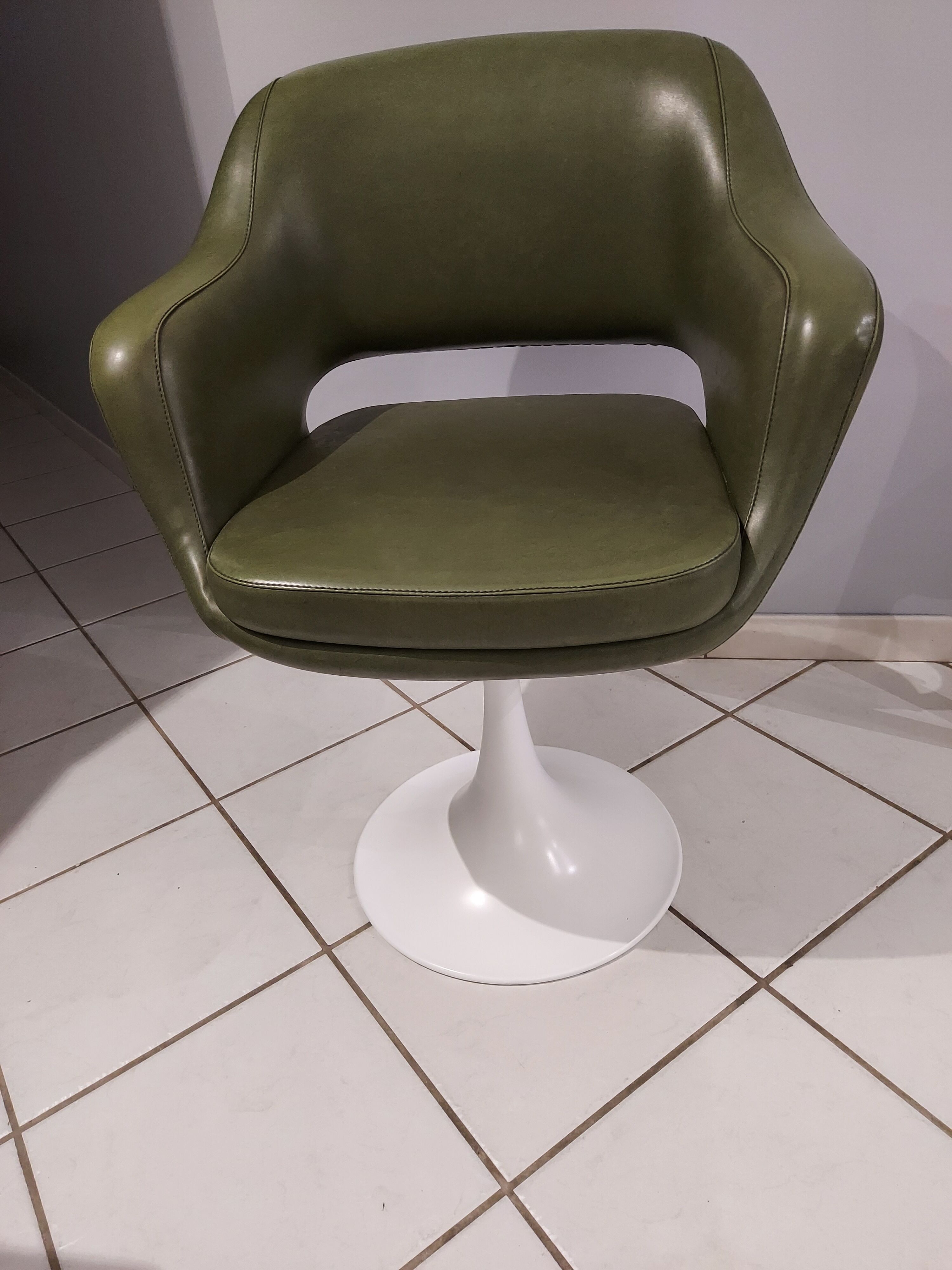 1960 vintage office tulip foot swivel chair