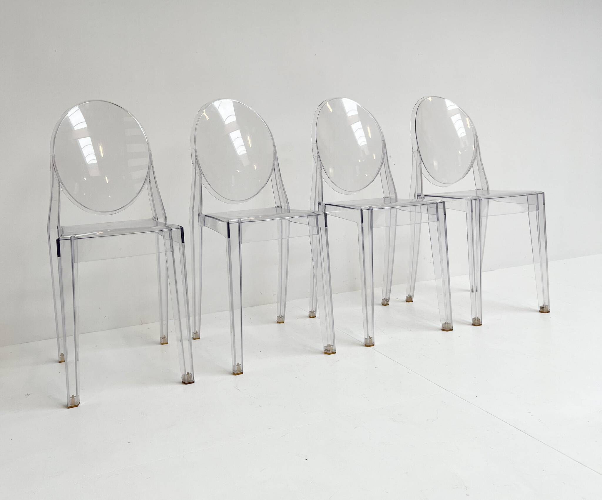 4 chaises Victoria Ghost de Philippe Starck pour Kartell, après 2000