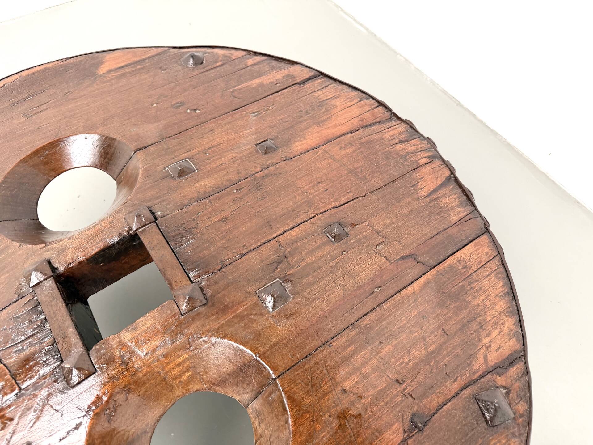 Brutalist Circular Coffee Table in Solid Wood – Brazilian Folk Art
