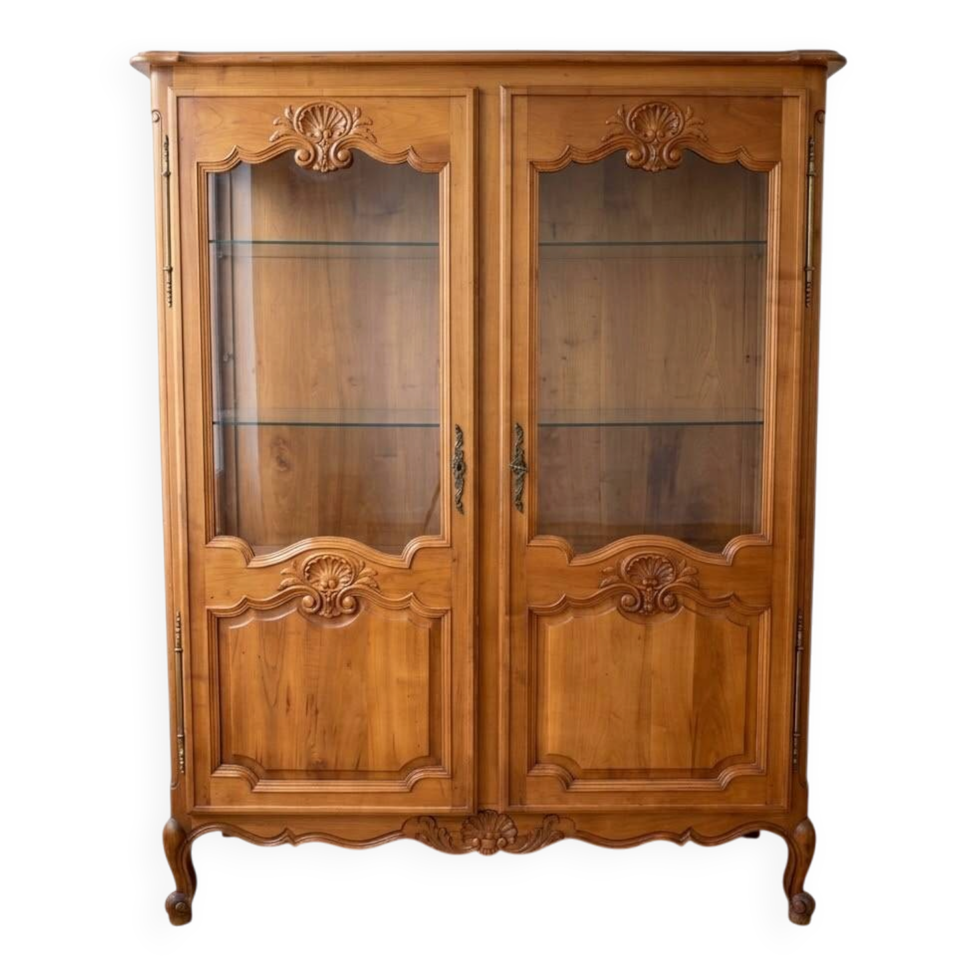 Classic display cabinet in cherry wood, Louis XV style.