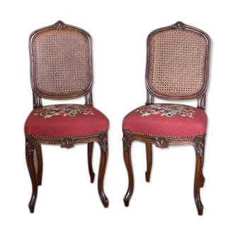 Paire de chaises de style Louis XV à dossier canné