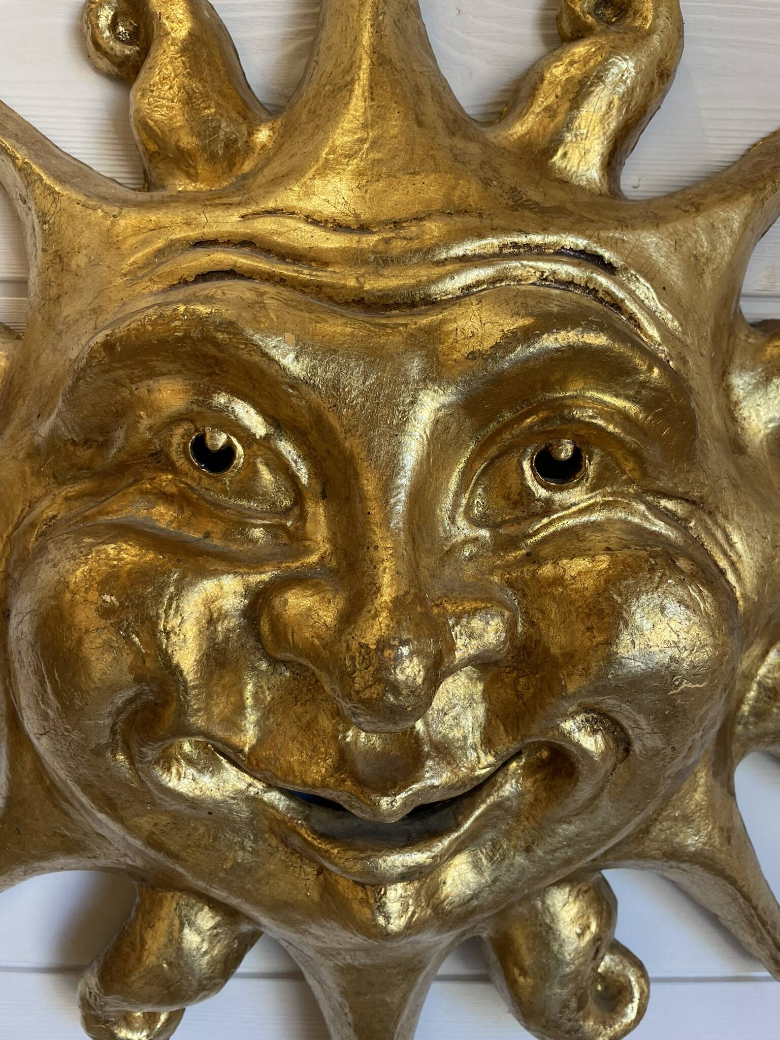 Large sculpted and gilded sun wall art - Artisanal craftsmanship / La Venexiana Venice