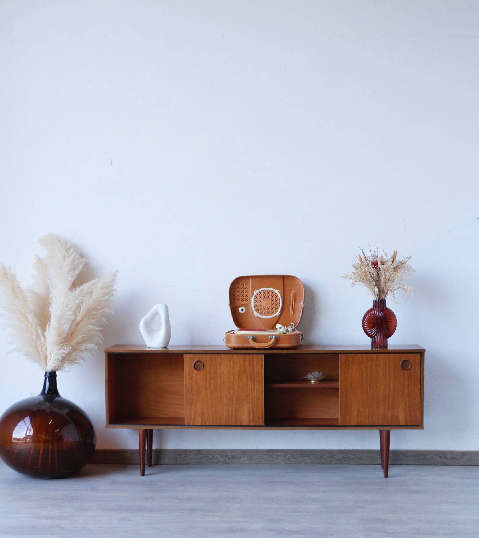 Minimalist teak sideboard – 1960s – England