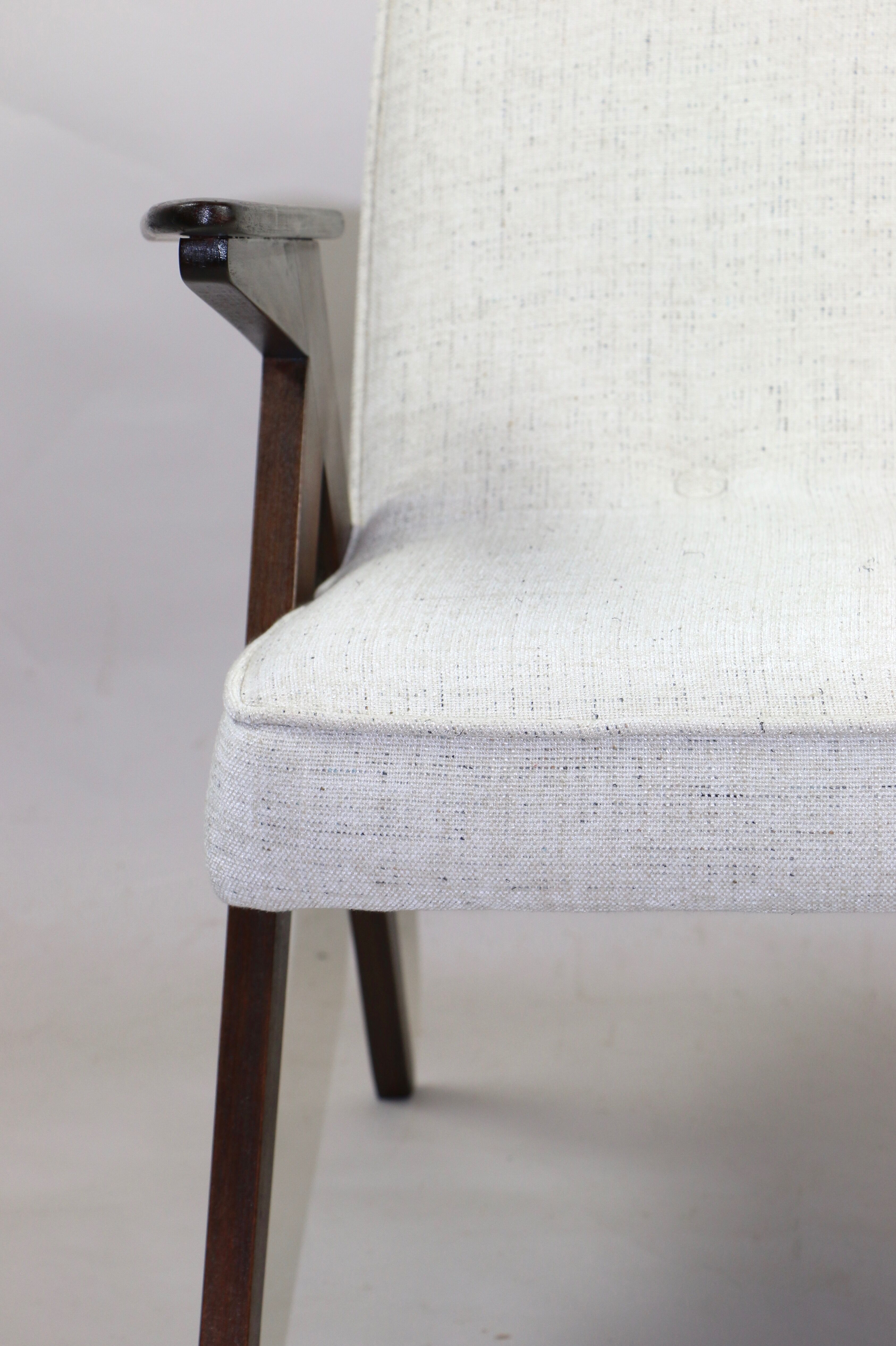 Fauteuil beige Bunny de Józef Chierowski, années 1970