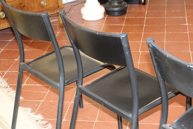 Série de 4 chaises d’école noires