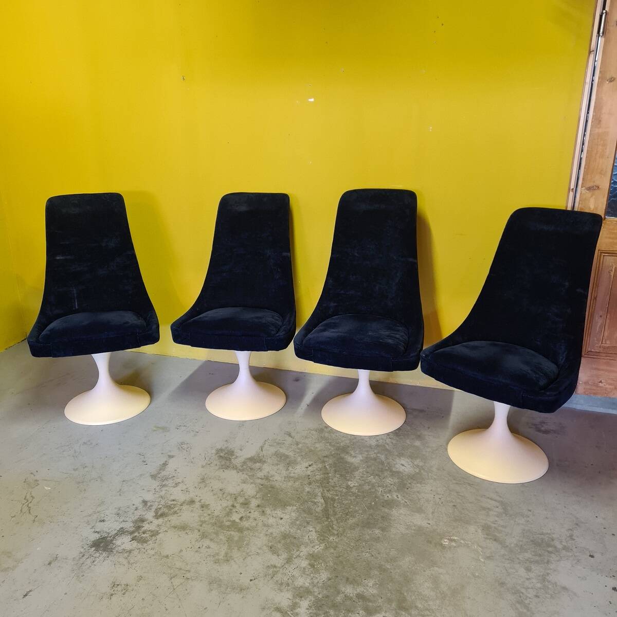 4 Space Age Swivel Dining Room Chairs From The 70s