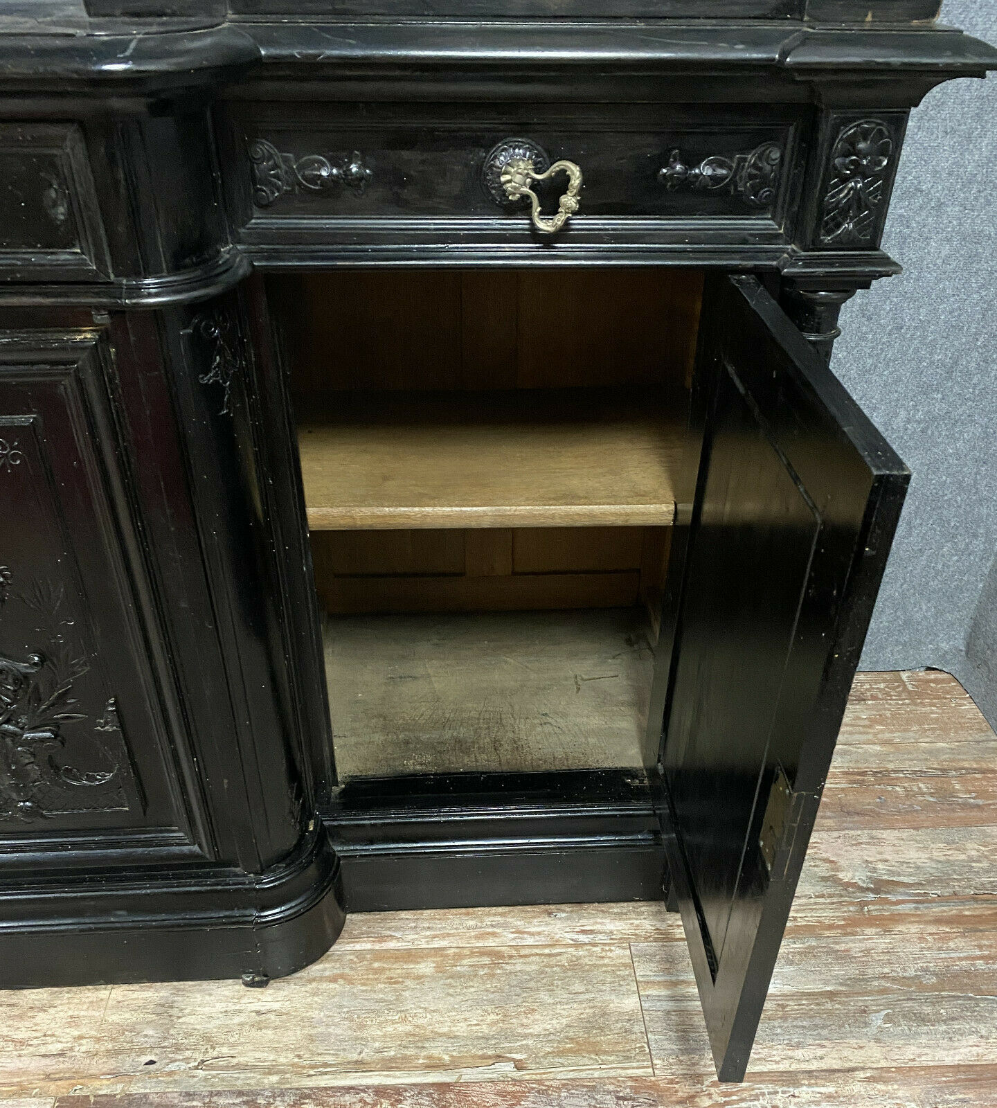 Renaissance Castle library in blackened wood with secret passage around 1850