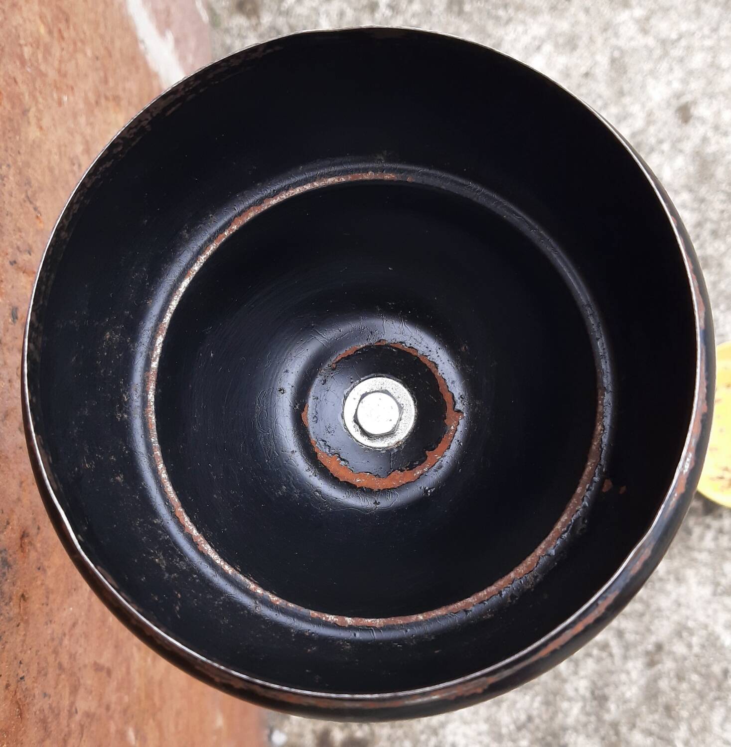 Standing magazine ashtray, 1960s/70s.
