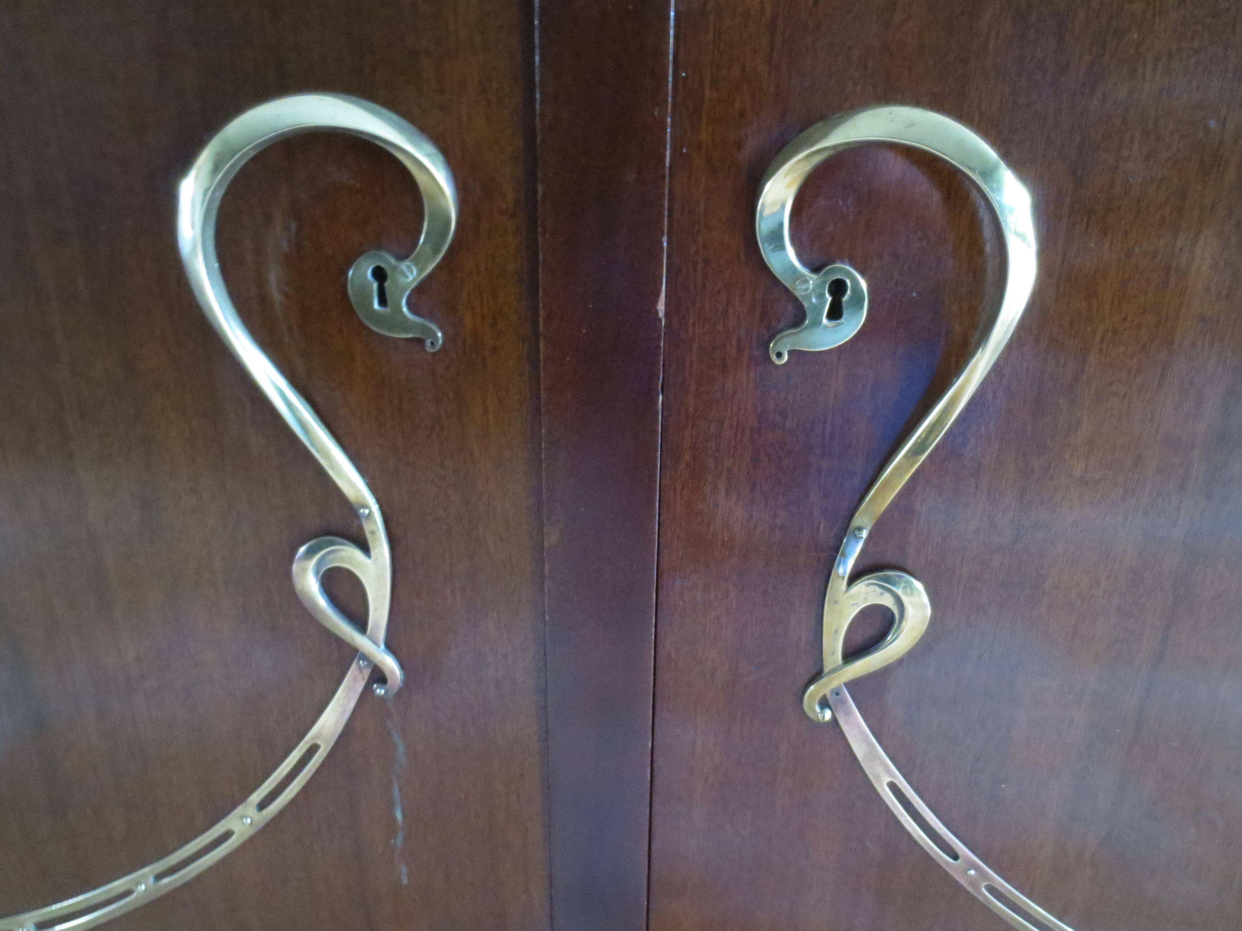 Buffet Art nouveau dans le gout de Victor Horta