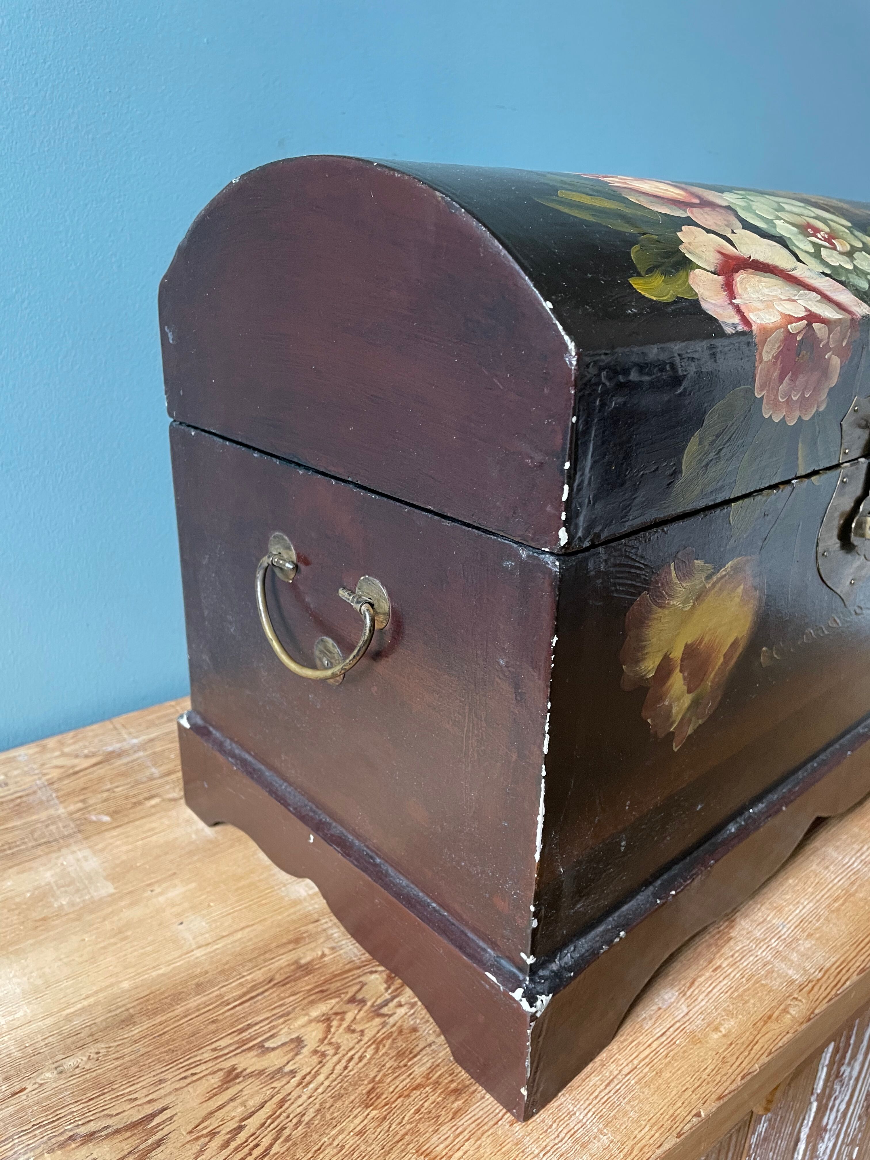 Antique chest in painted lacquered wood