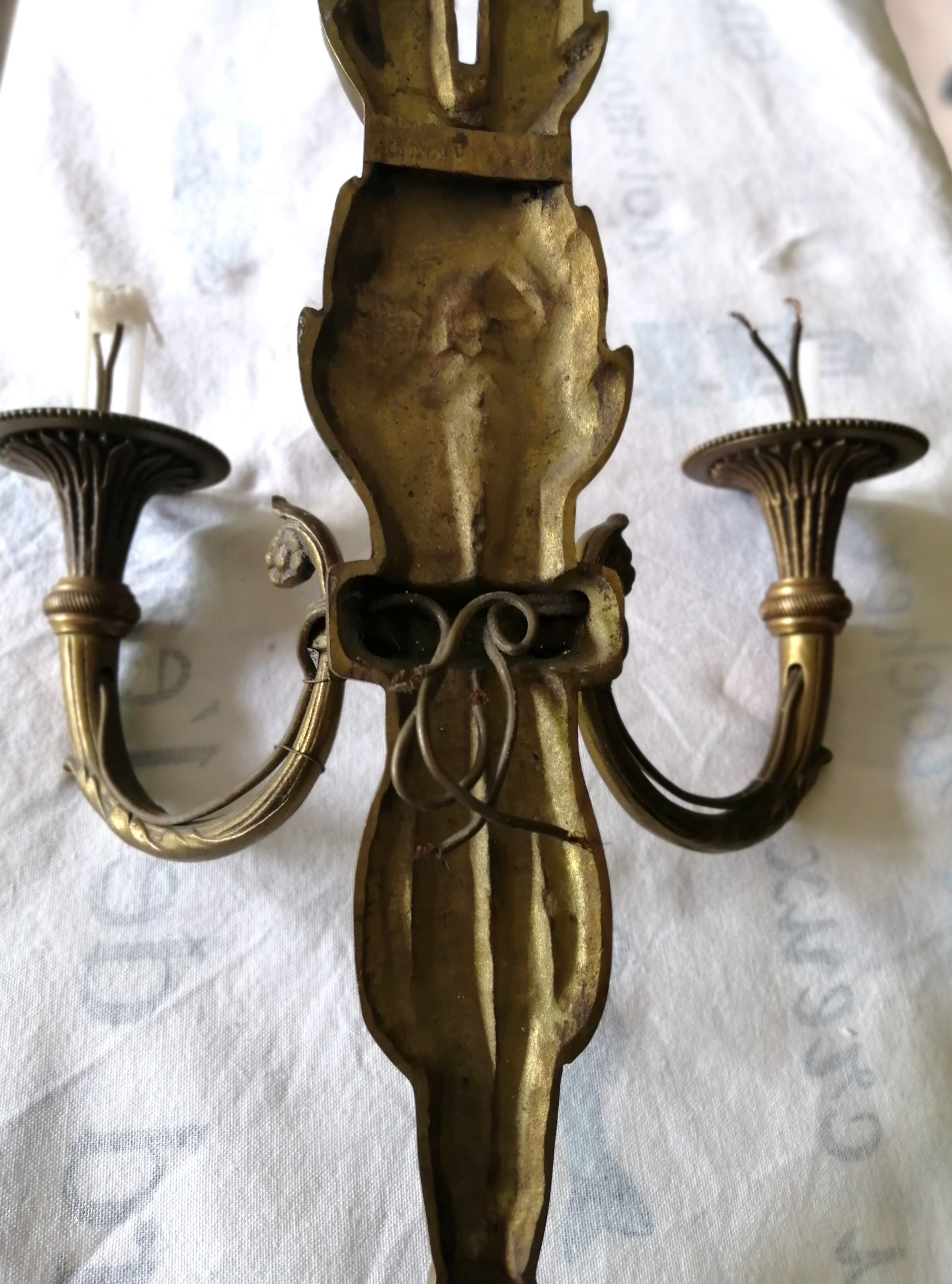 Pairs of Louis XVI-style bronze wall light