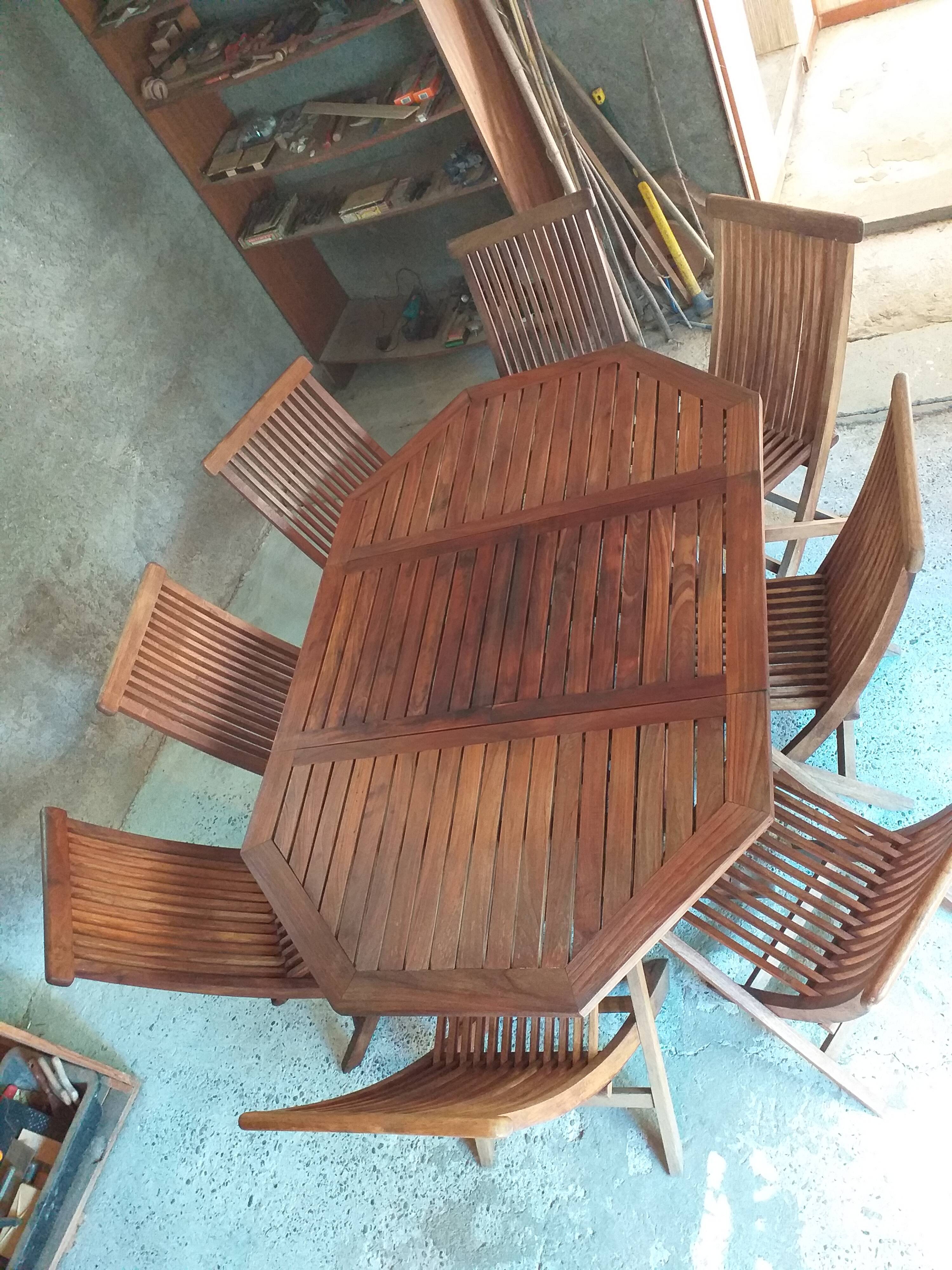 Table et chaises en teck
