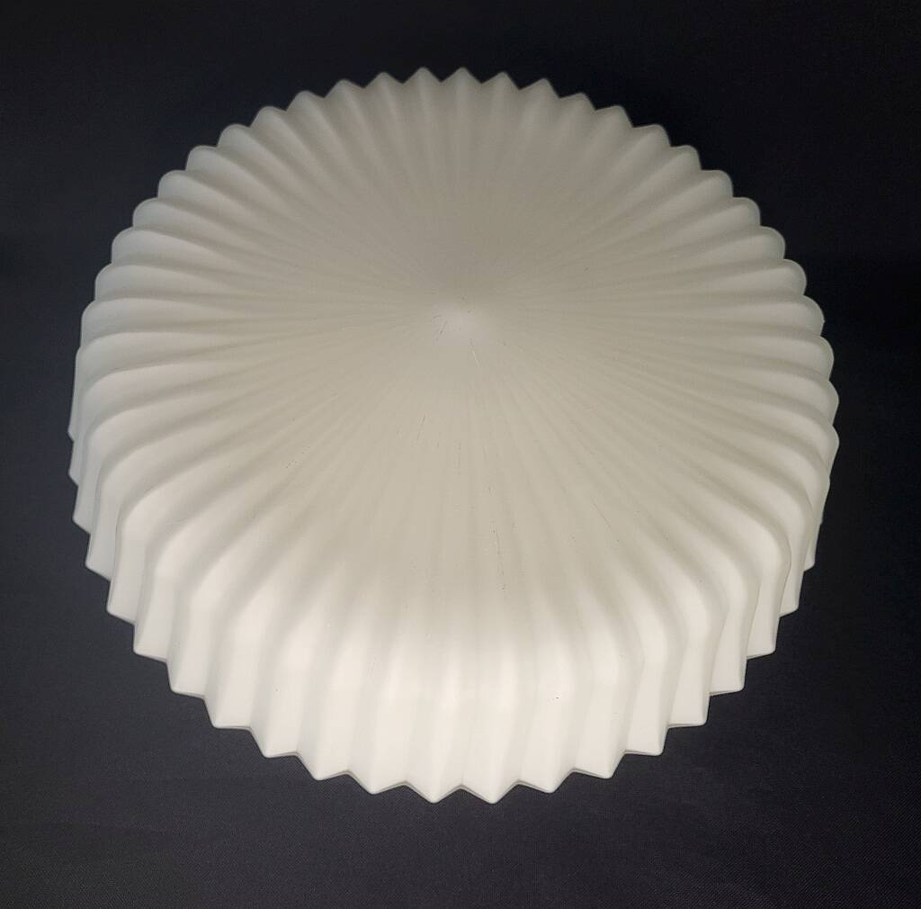 Plafonnier en verre blanc mat nervuré