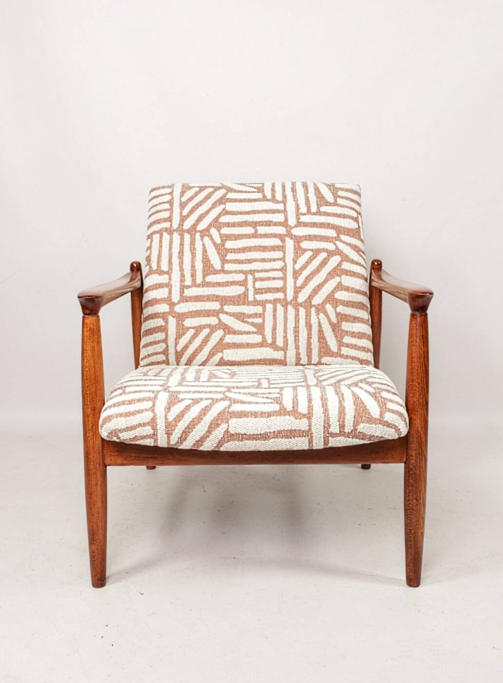 Fauteuil Jacquard Coral Vintage par Edmund Homa GFM 64, années 1960, Pologne Rénové MCM Design