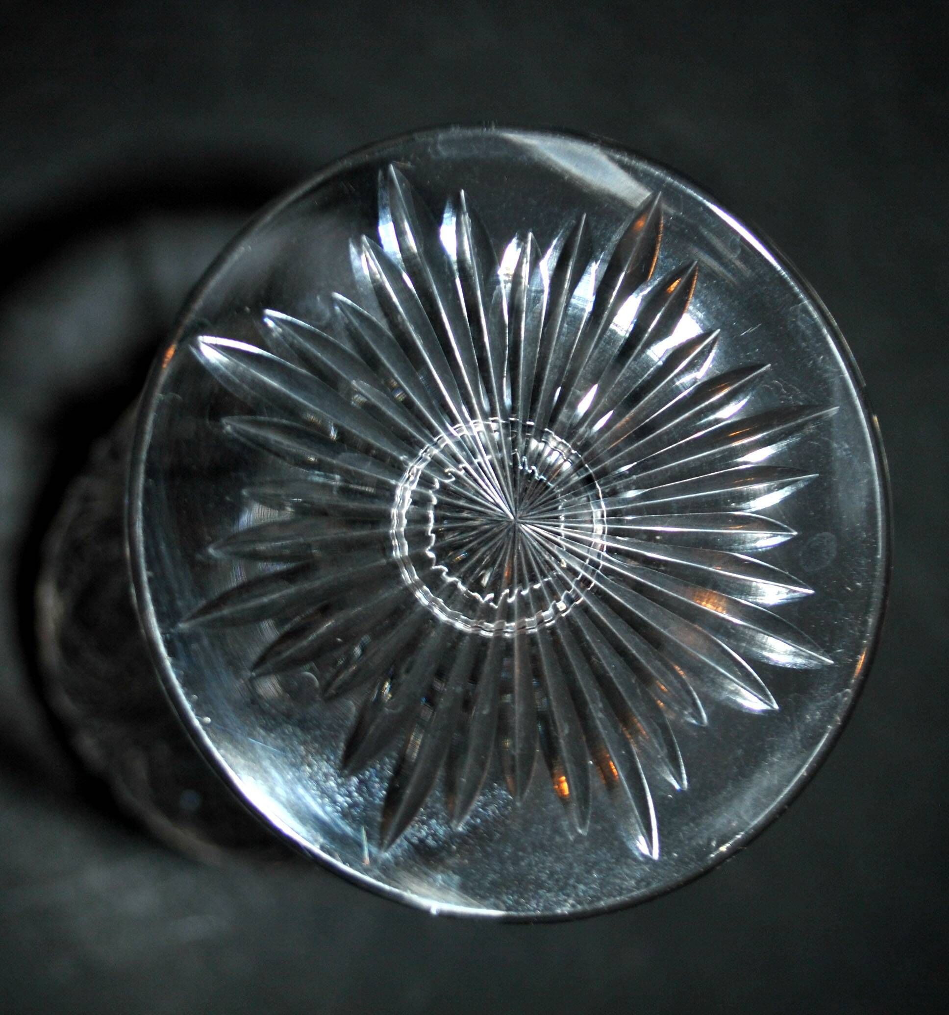 Set of 6 white wine glasses 1900 in cut crystal BACCARAT model 9157 catalog 1907 H13.5