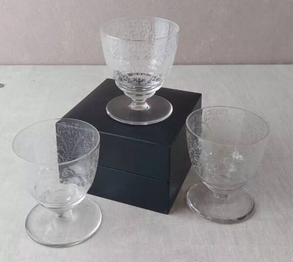Lot d'anciens petits verres à alcool, Lulli, en cristal de Baccarat, signés