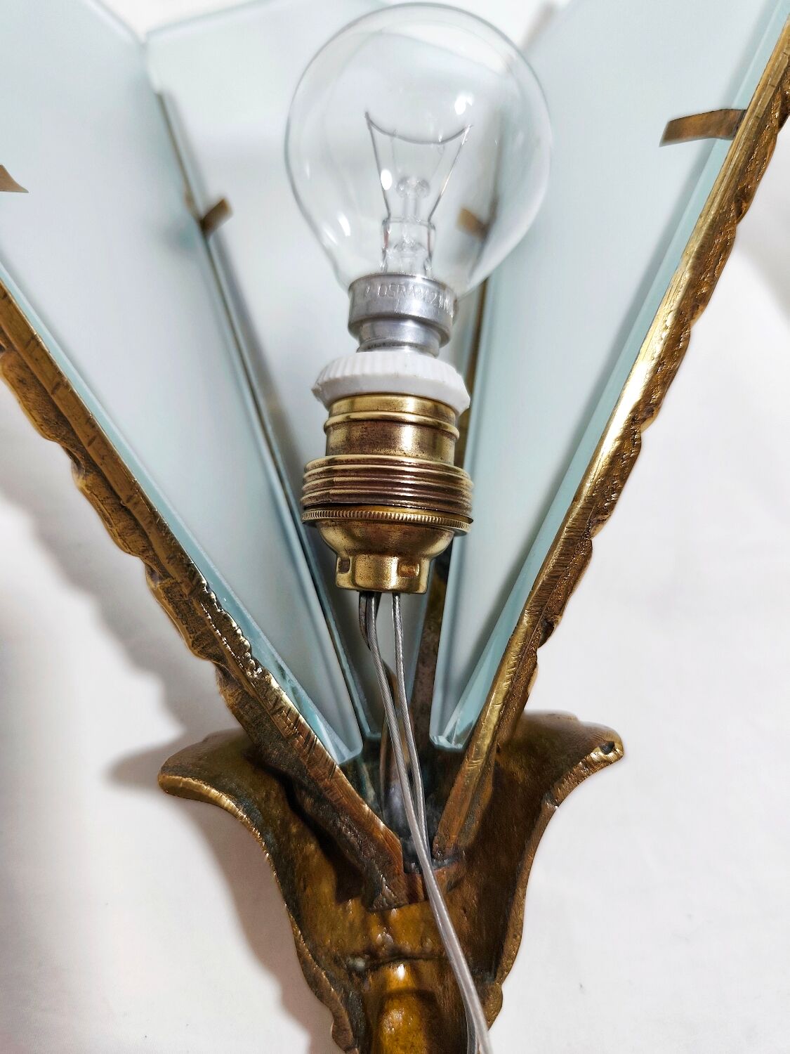 Par de apliques de bronce. España, 1980s.