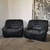 Pair of black leather armchairs from the 80s
