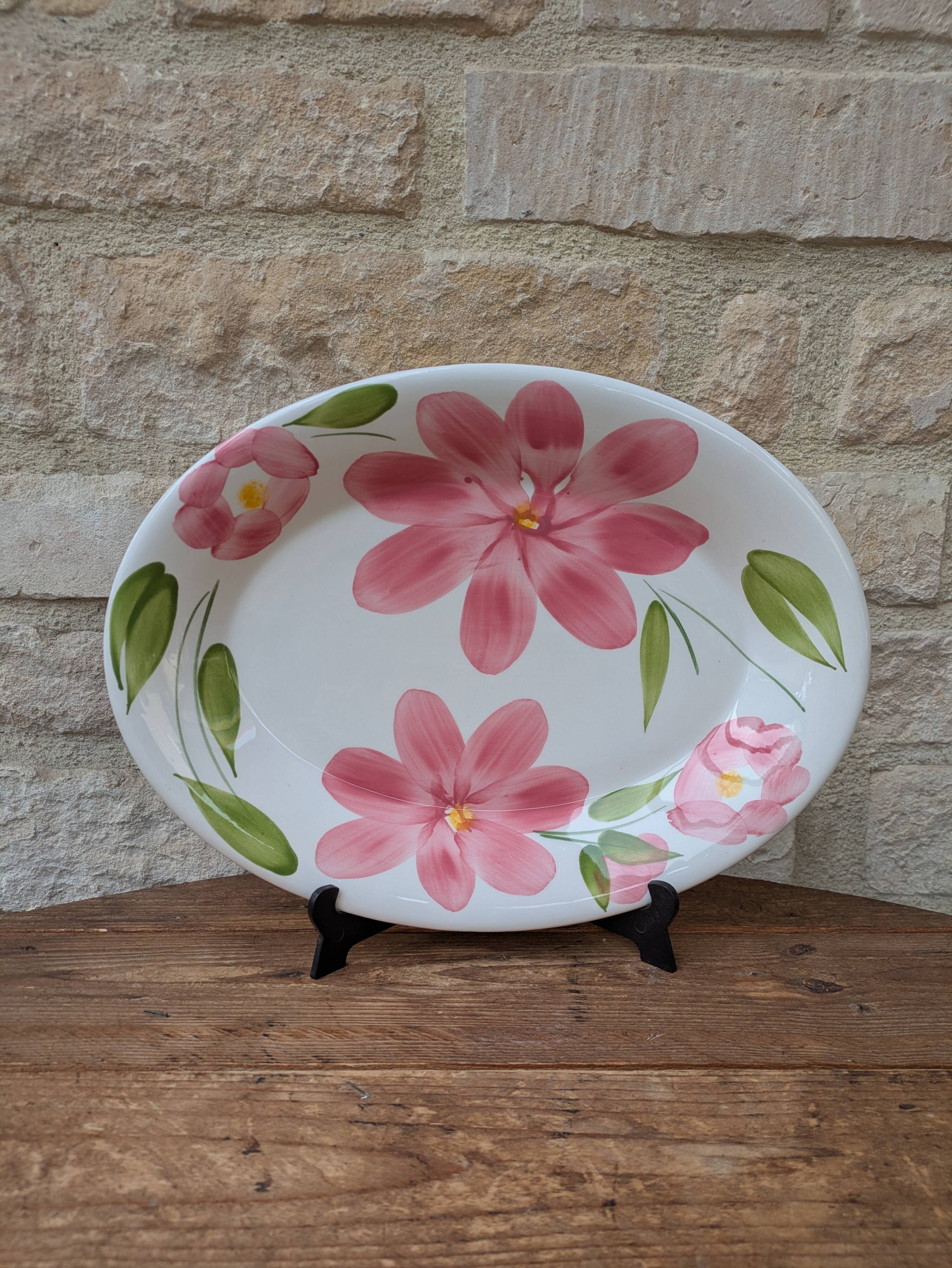 Oval serving dish with hand-painted pink flowers in San Marciano ceramic.