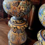 Nevers Montagnon: pair of columns with their basins decorated in the antique style.