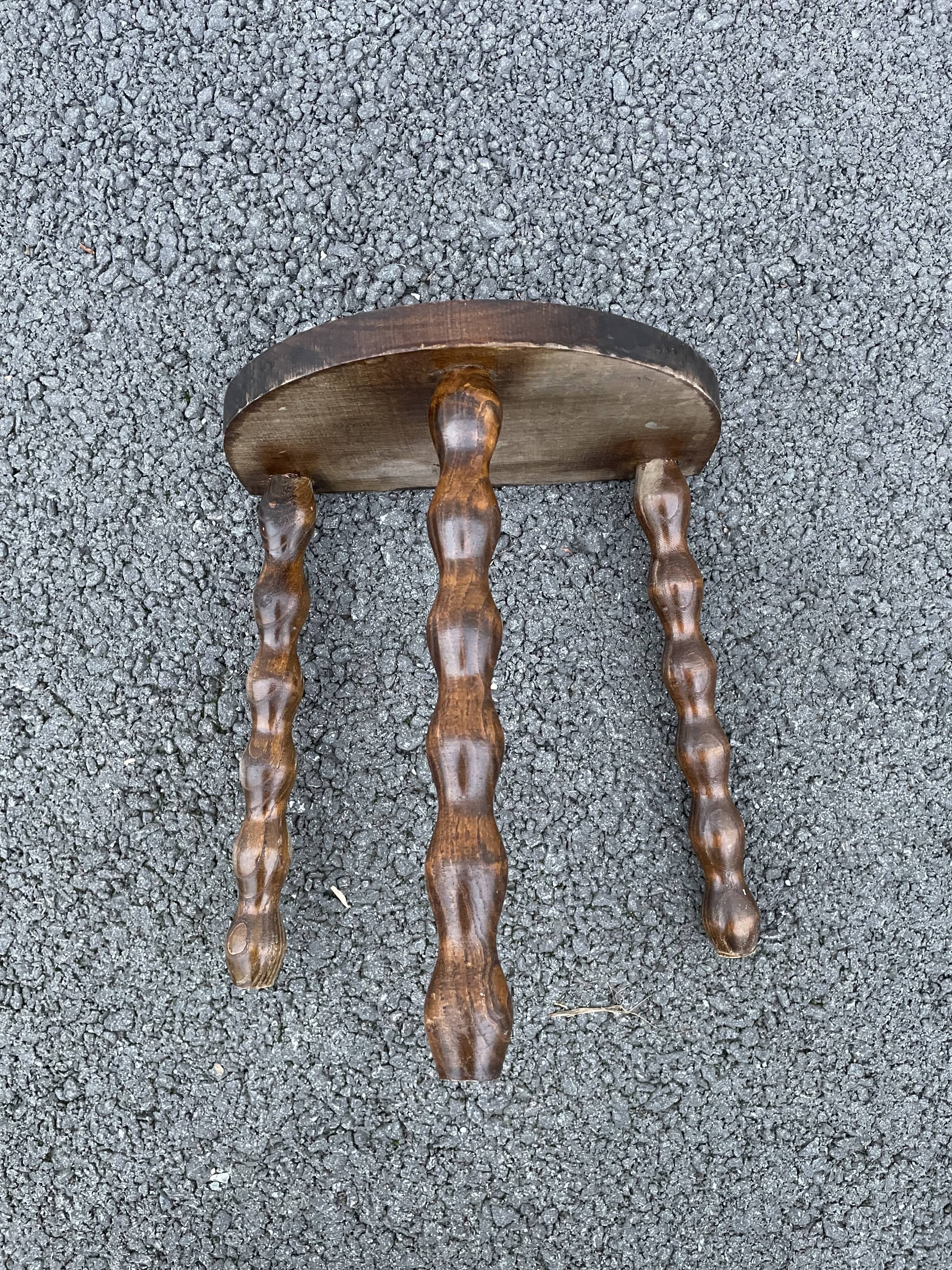 Tripod foot ball stool