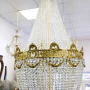 Lustre à pampilles, de forme montgolfiére