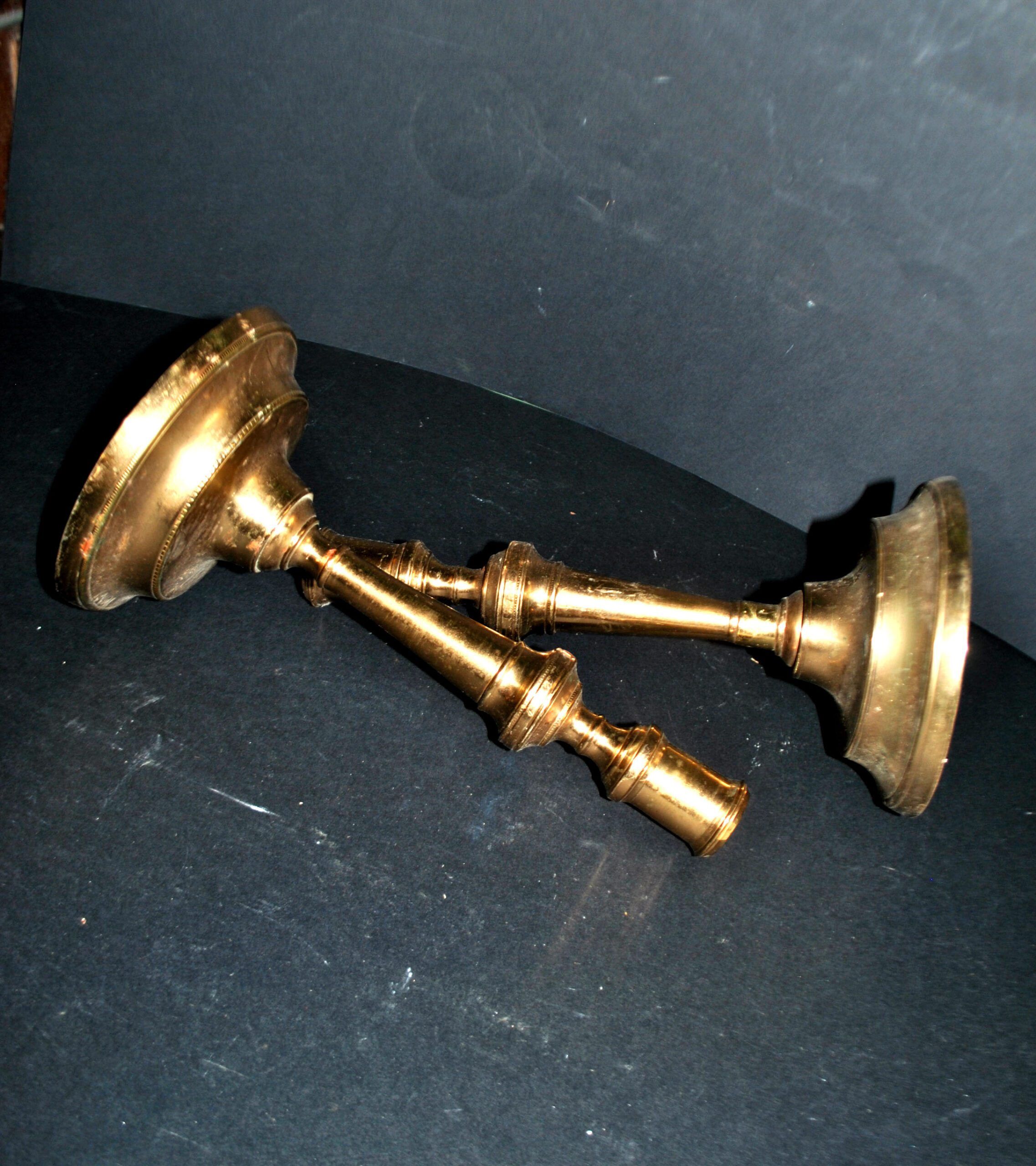 Set of 2 antique hand-chiselled gilded bronze candlesticks – Pair of 18th-century candle holders.