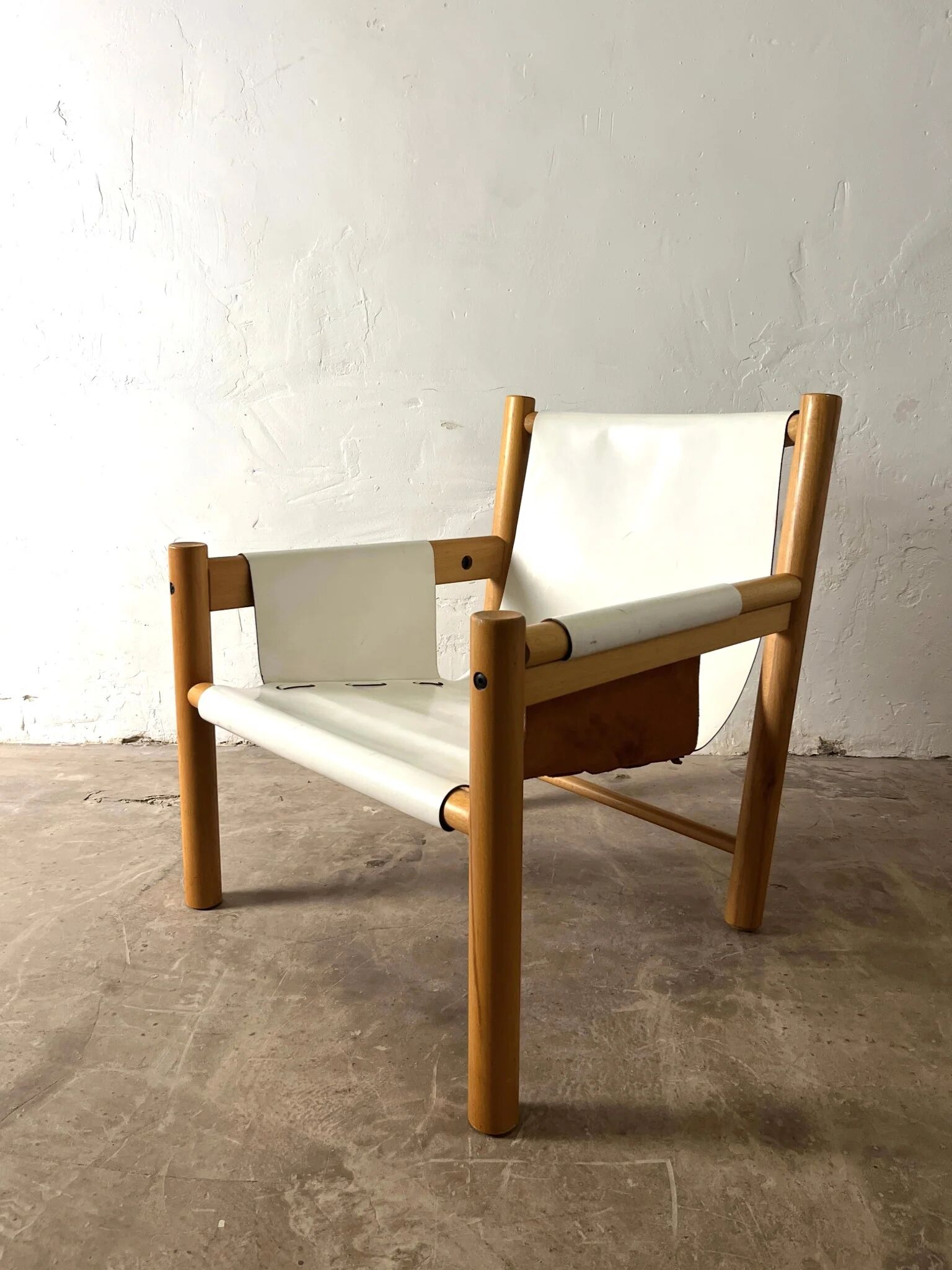 Safari armchair in white leather by Ibisco, Italian design, 1970s.