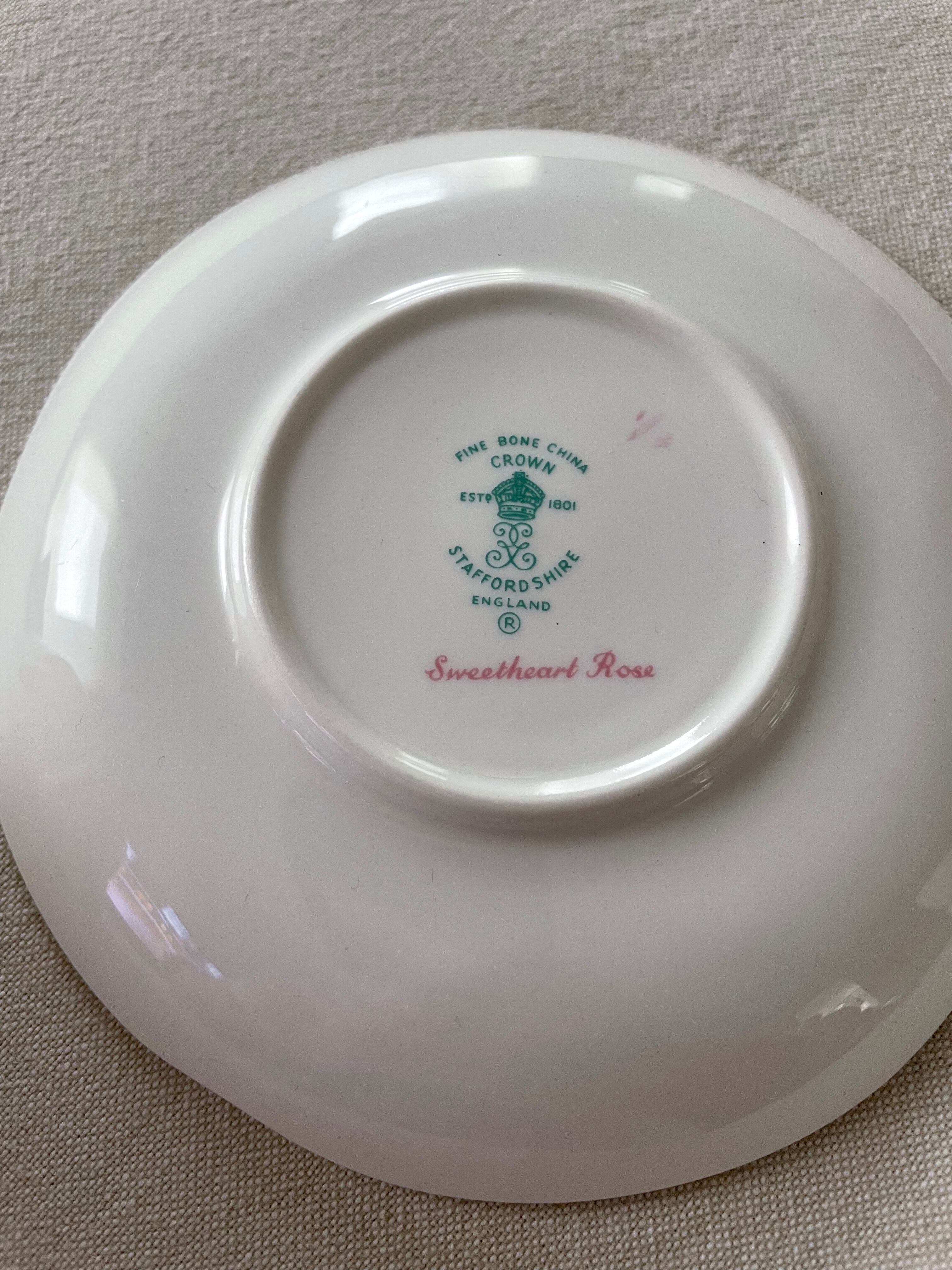 Set of 4 english porcelain tea cups