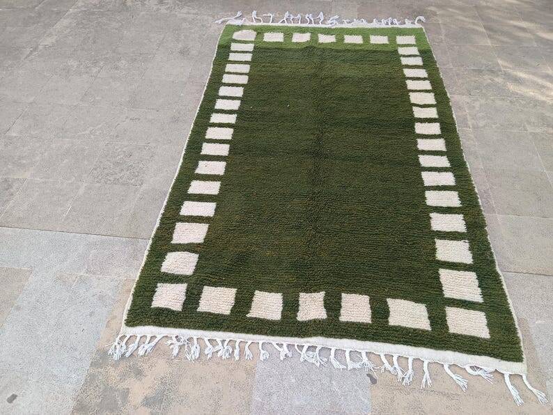 Beni Ouraine handwoven rug, traditional style, size 140 x 270 cm