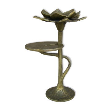 Water lily candle holder