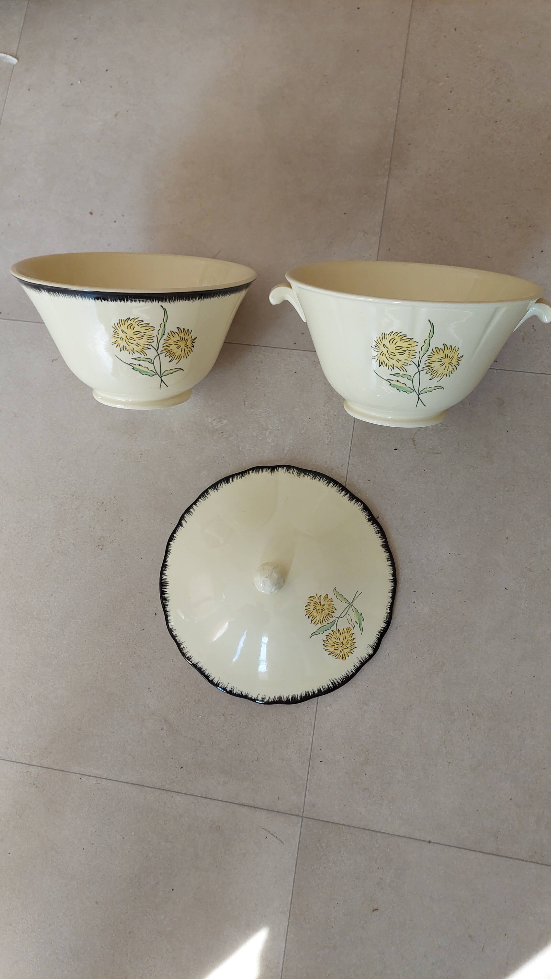 complete service in yellow earthenware Ainay Salin France