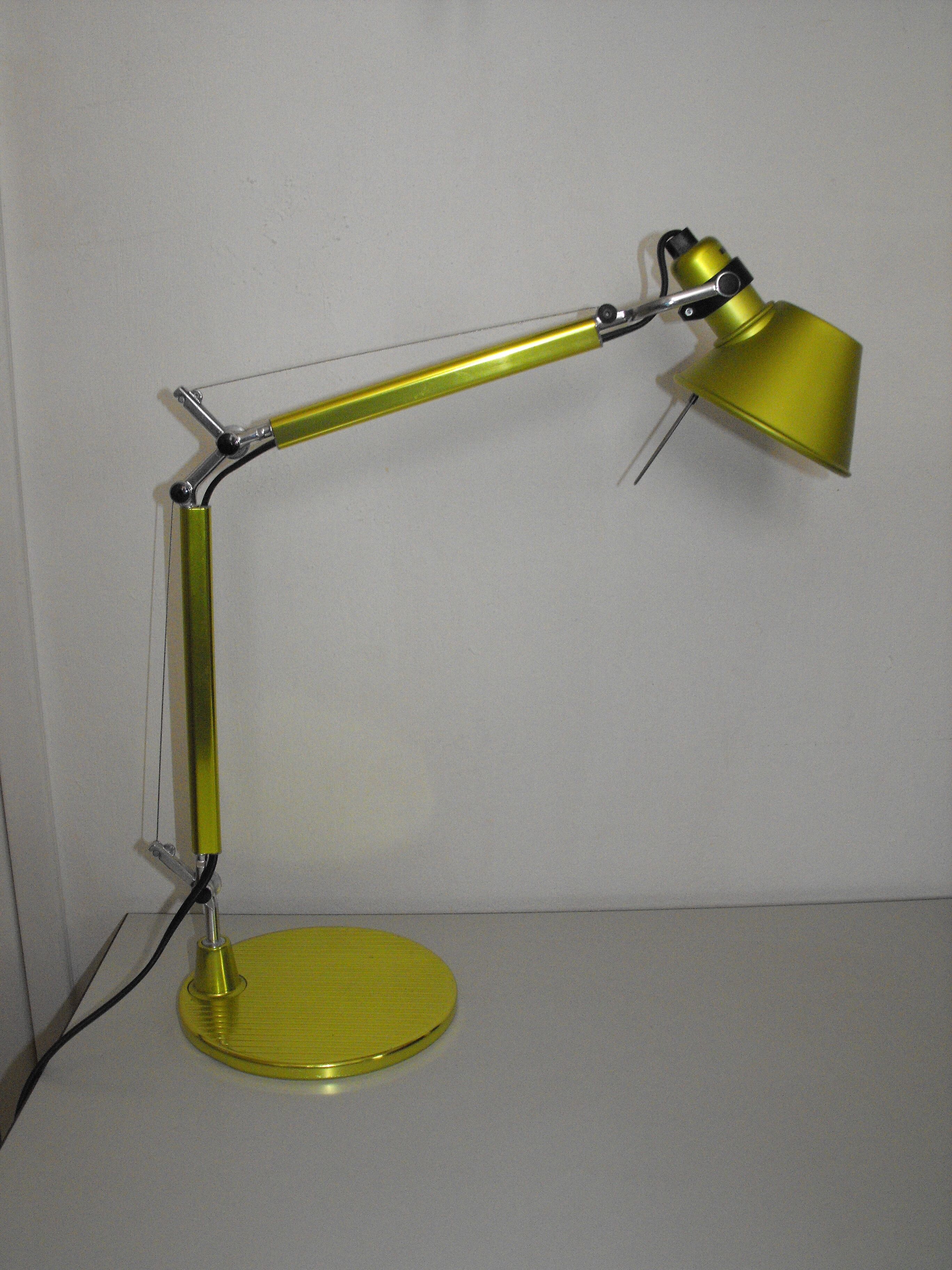 Artemide desktop lamp model toloméo micro .
