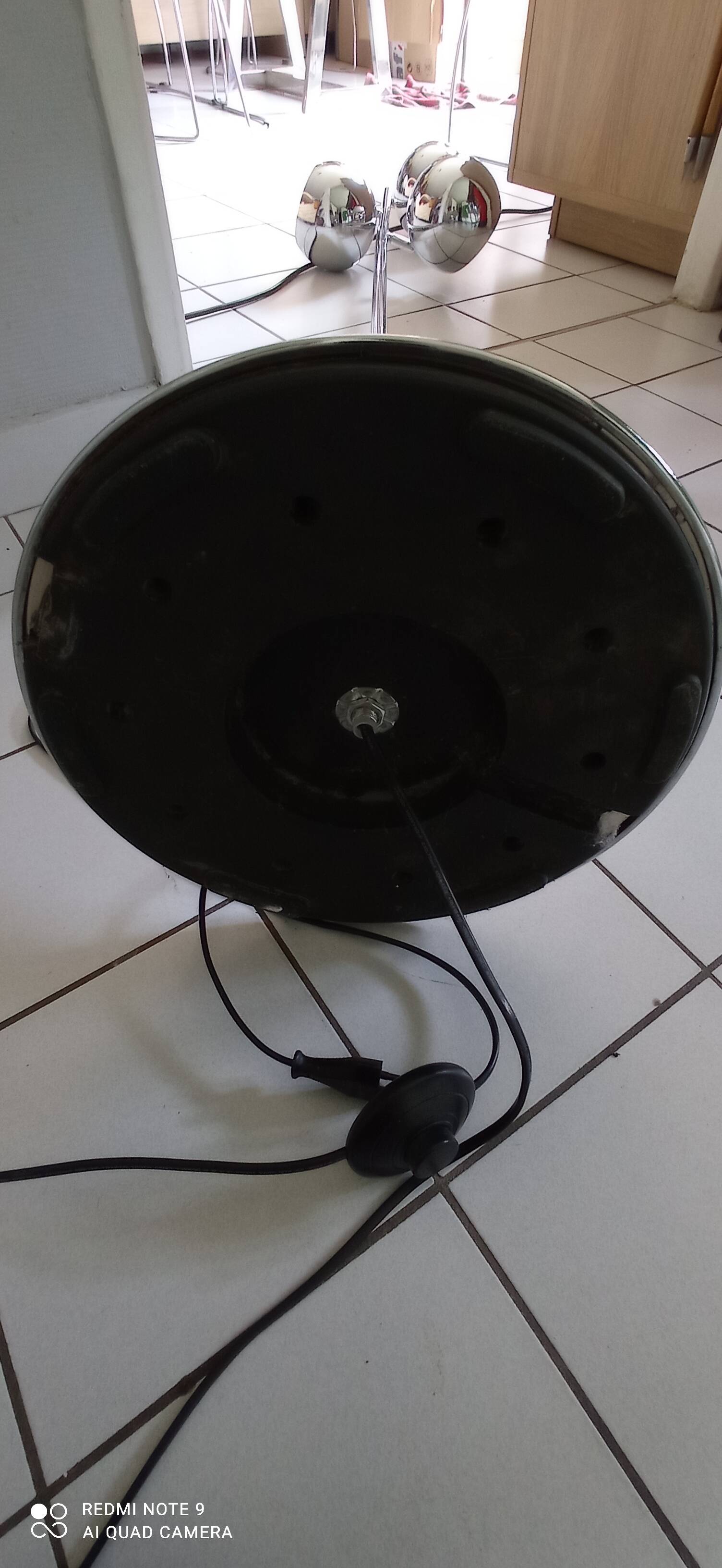 Eyeball floor lamp with tulip base