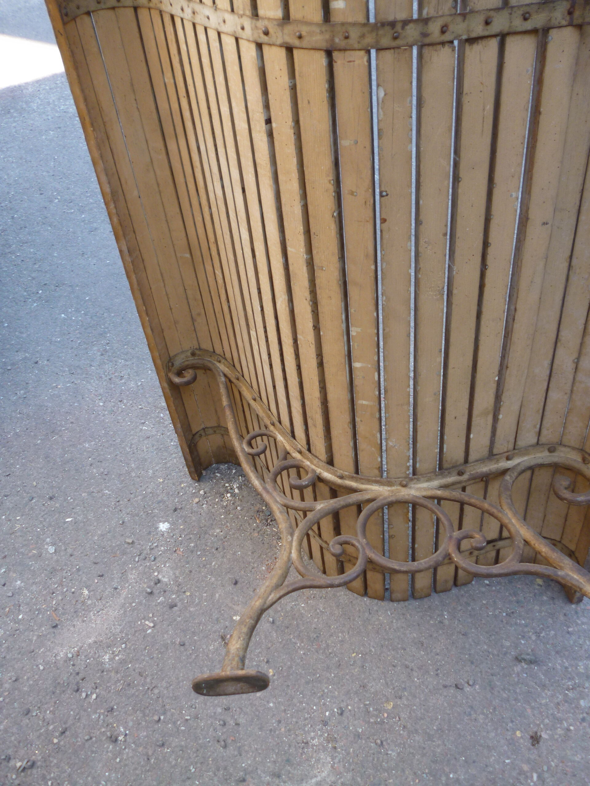 Garden bench wood and cast iron legs