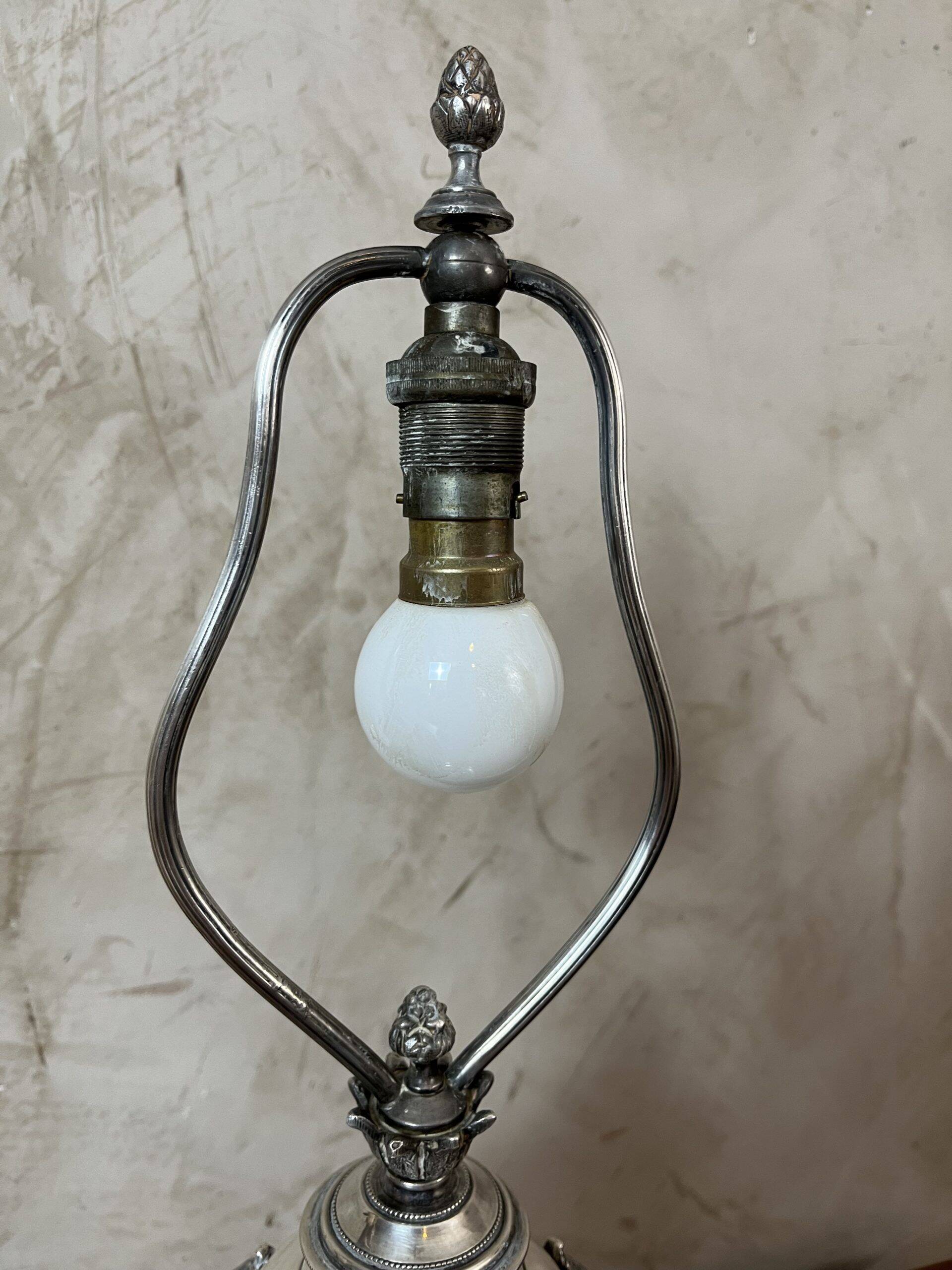 Lampe en métal argenté