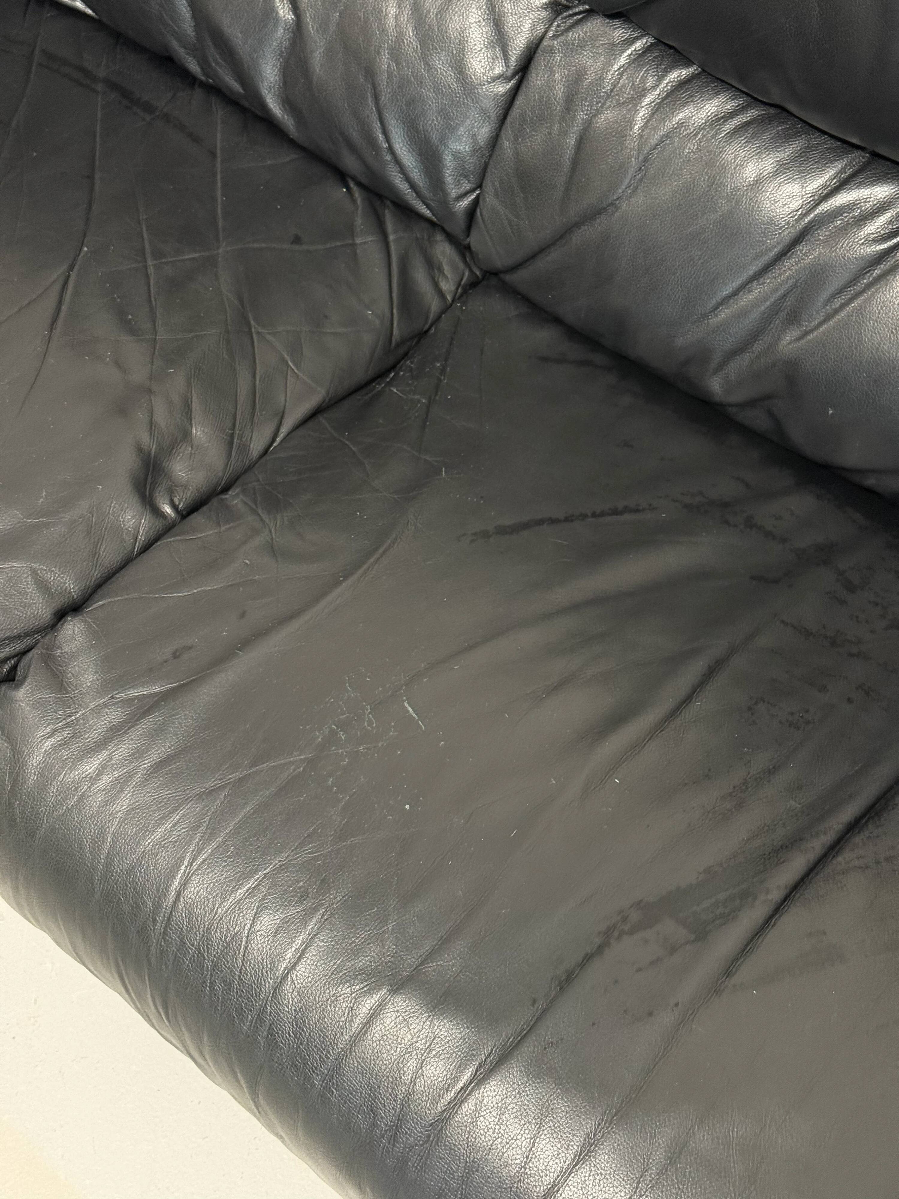 Black leather sofa — Italian postmodern design