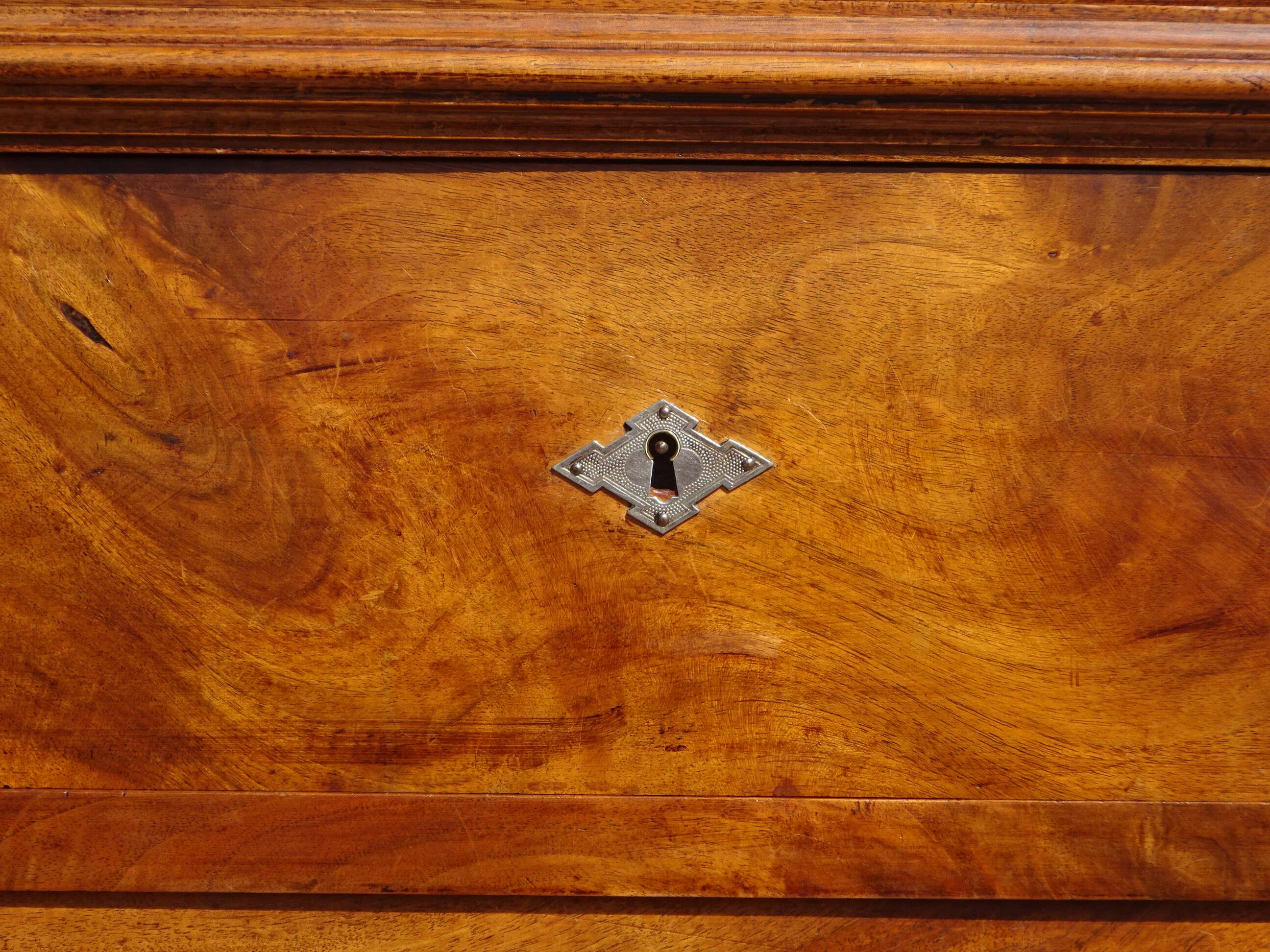 Ancienne commode Louis Philippe en noyer marbre blanc