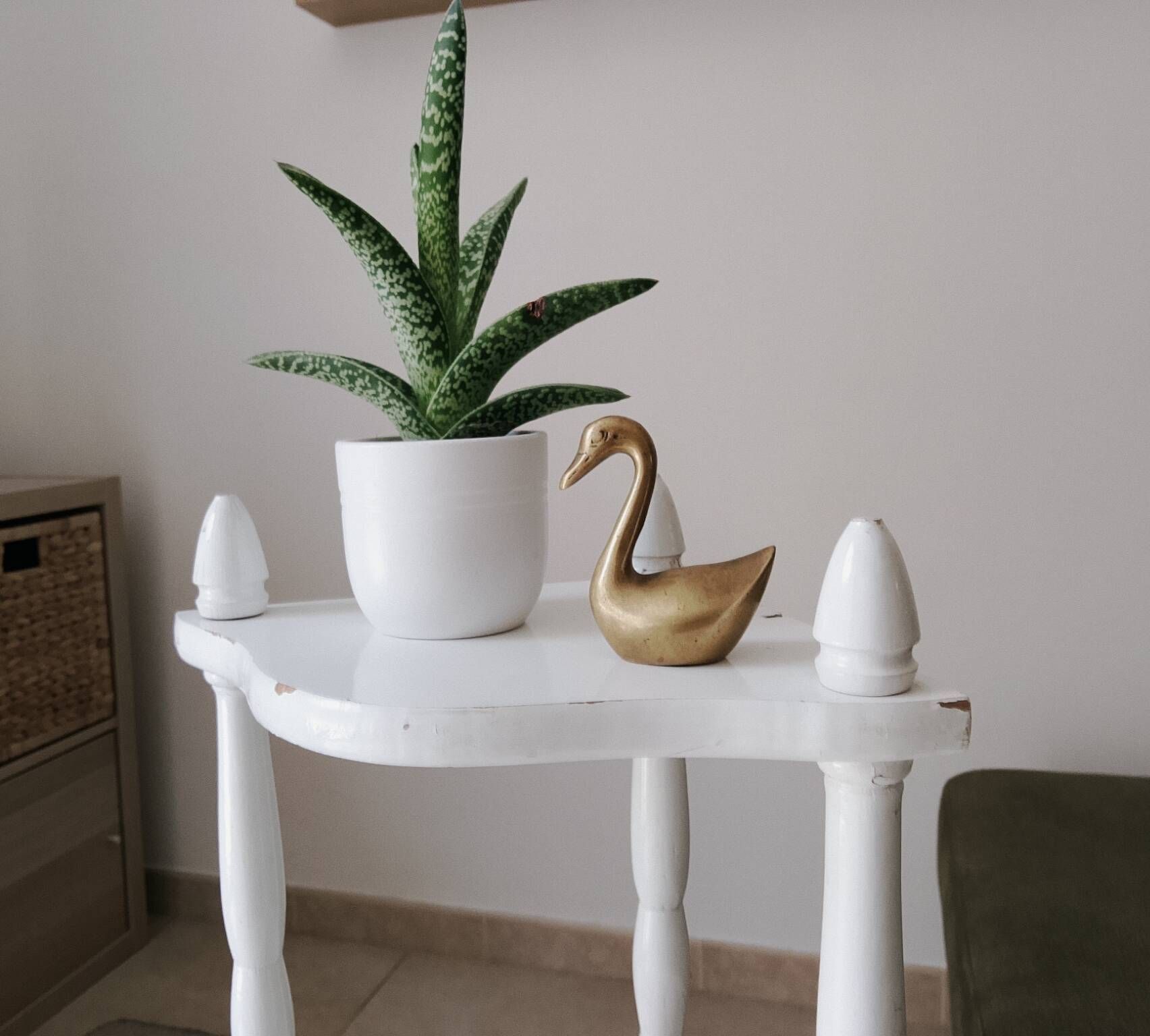 Vintage shabby chic/country wall corner shelf