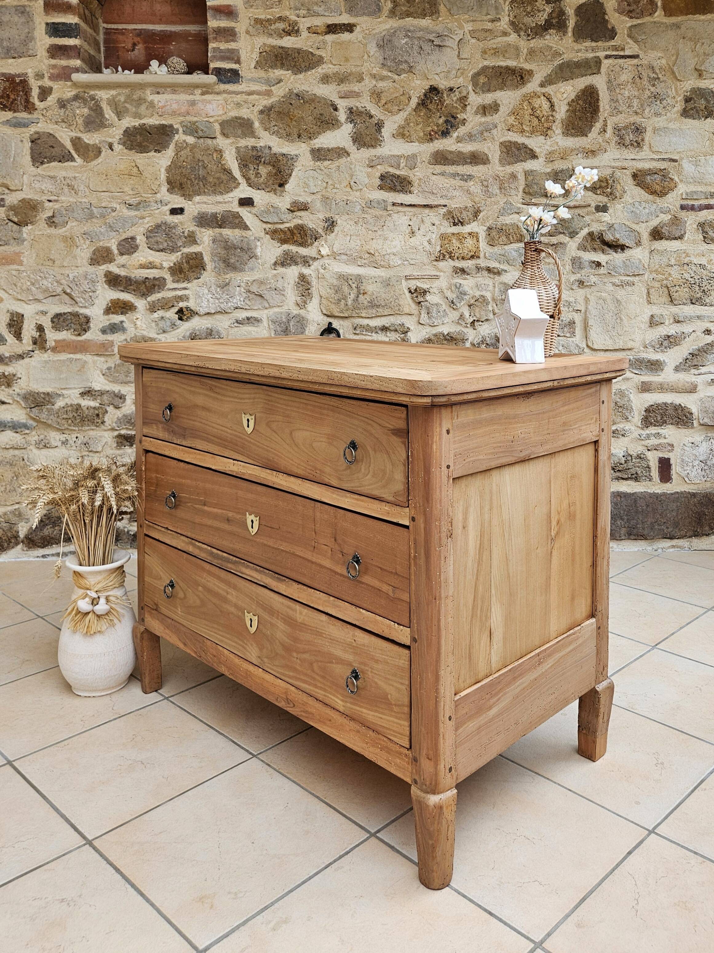 Antique chest of drawers