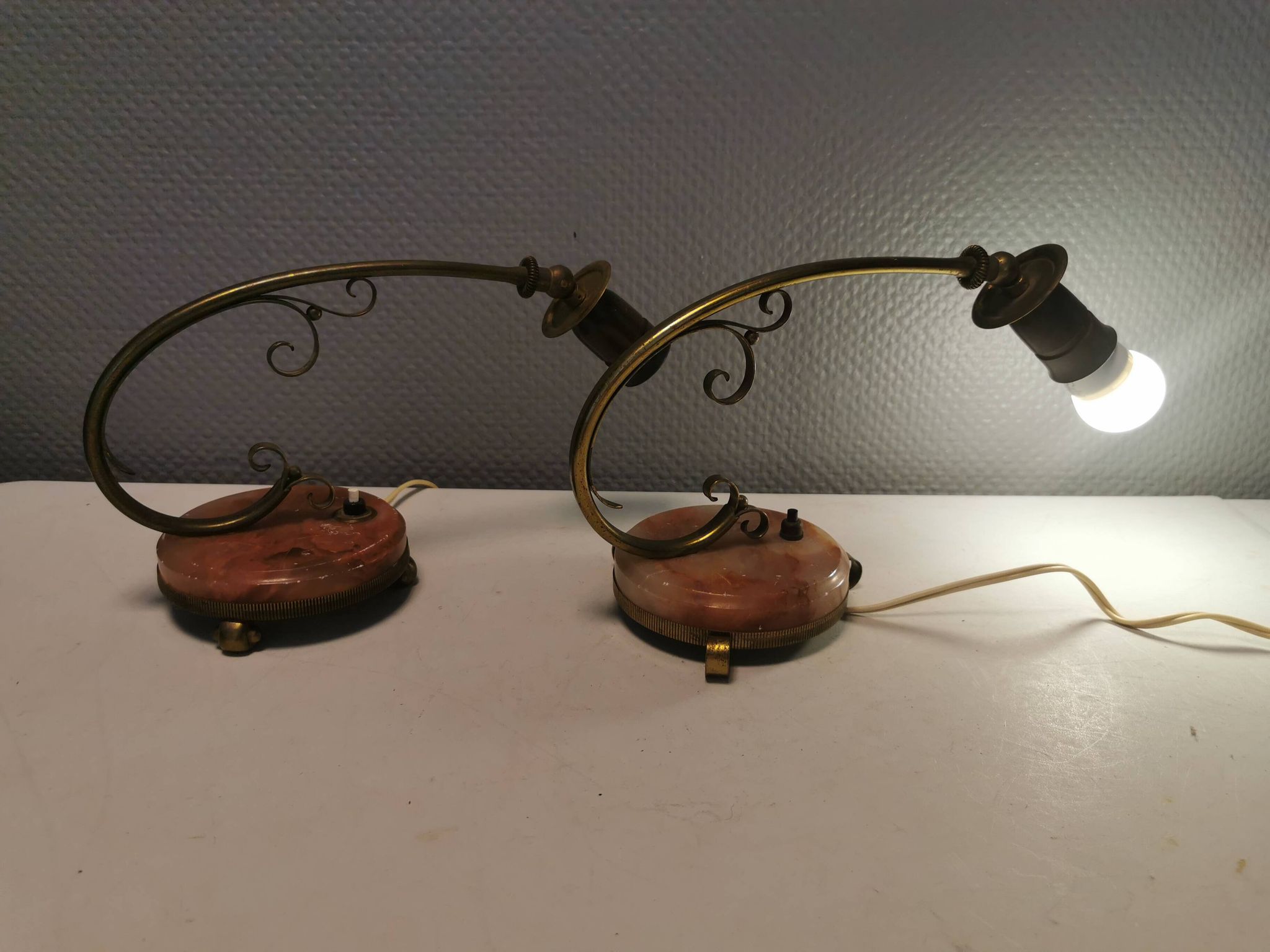 A set of very old art deco table lamps, estimated 1920s in brass and marble.