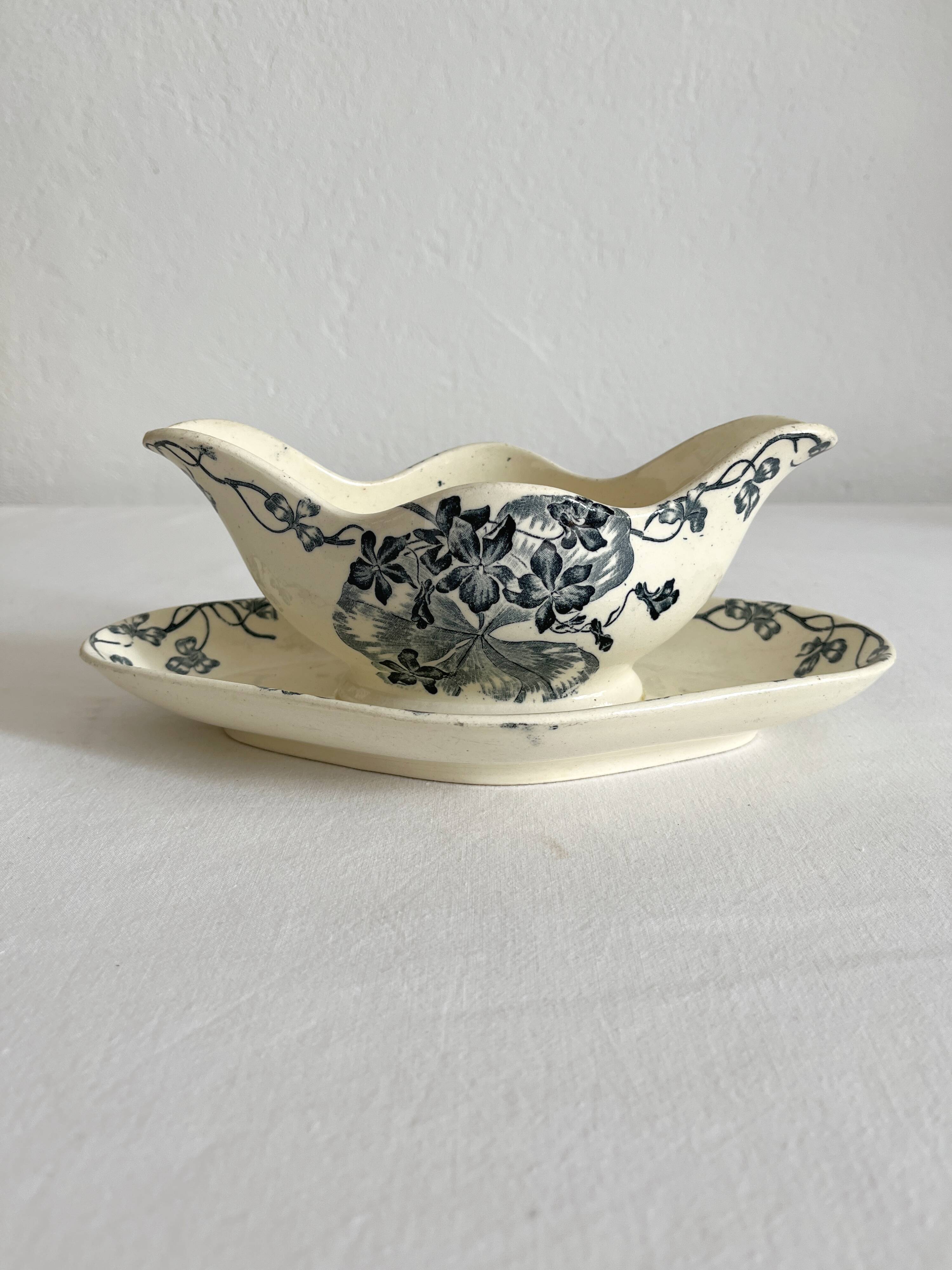 Old iron clay sauce boat "Les Violettes" Salins
